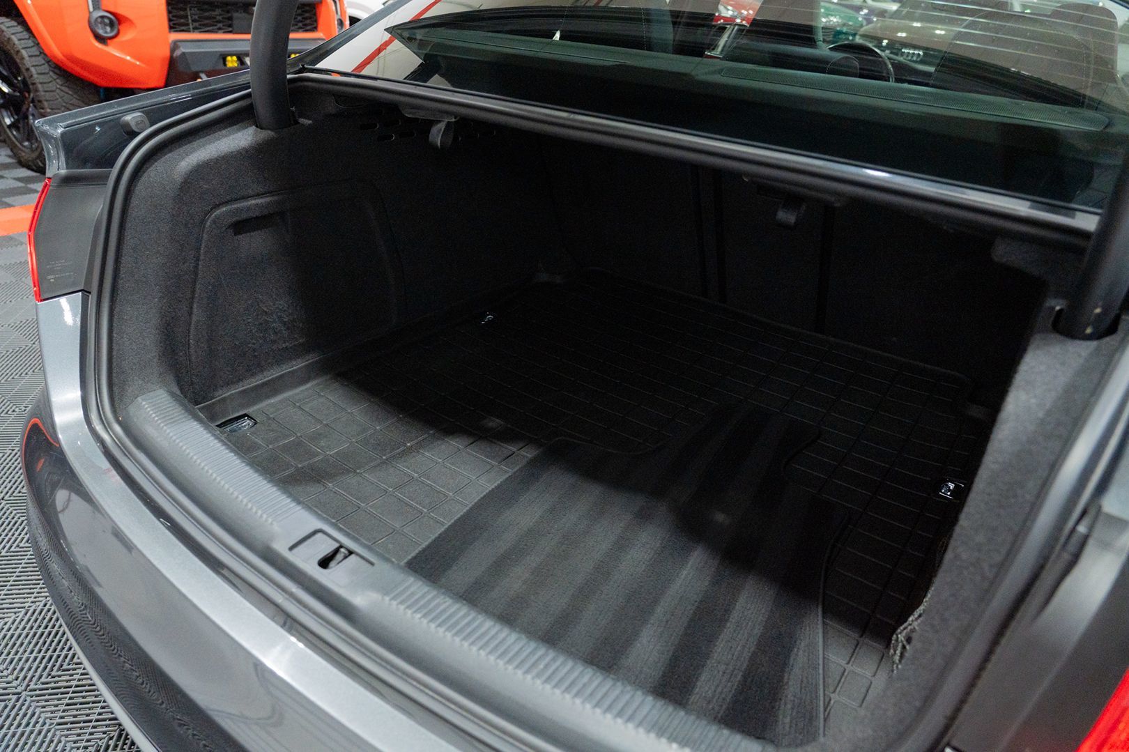 Photo 30 of this Audi S4