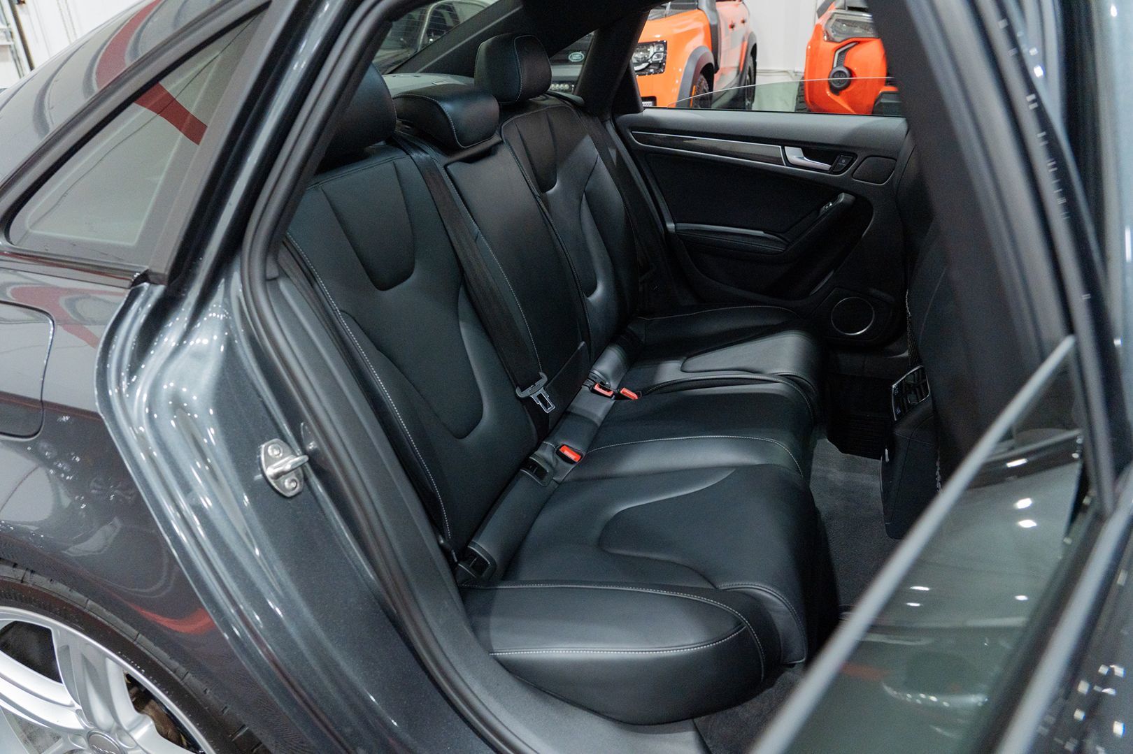 Photo 32 of this Audi S4