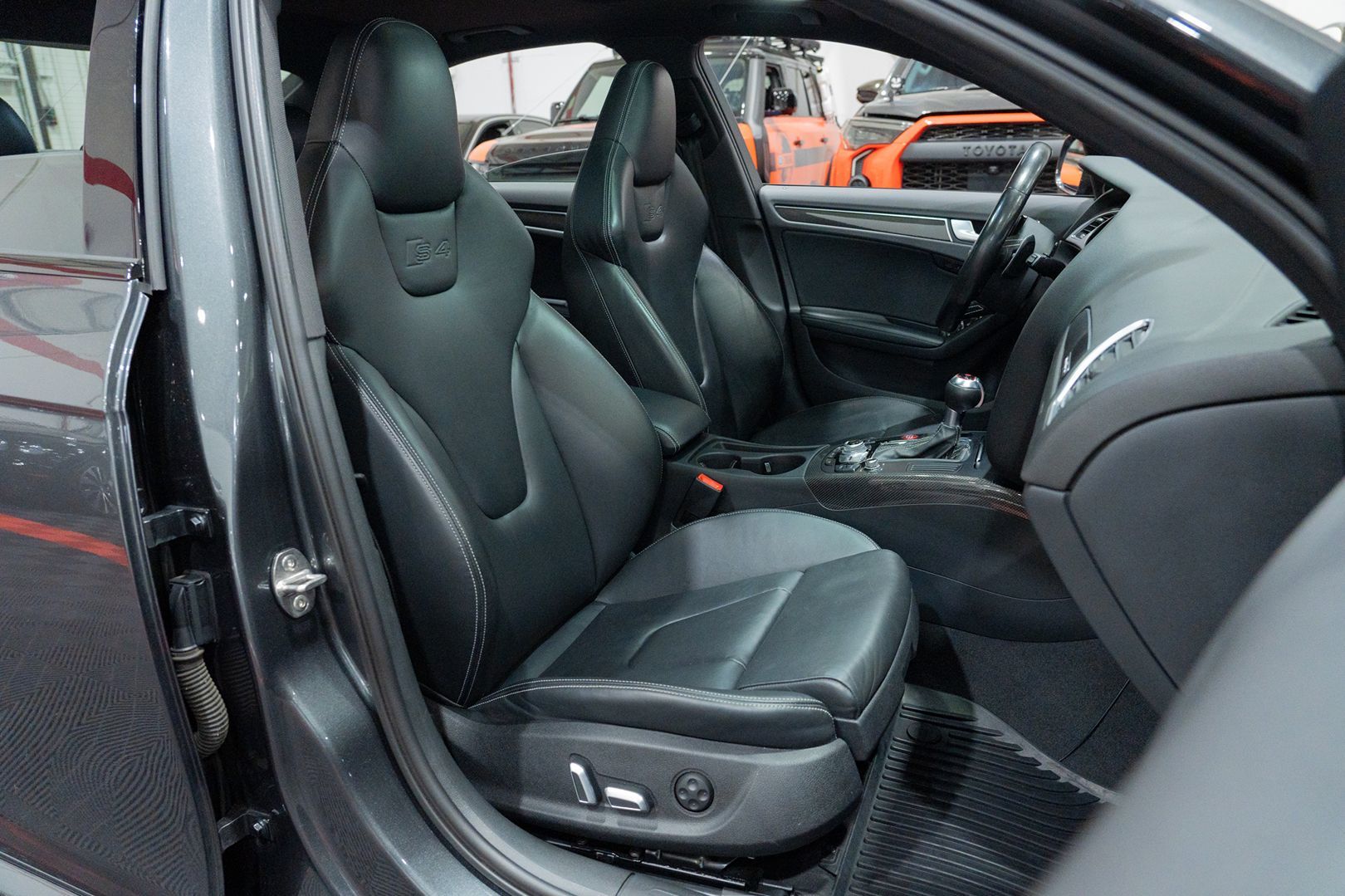 Photo 33 of this Audi S4