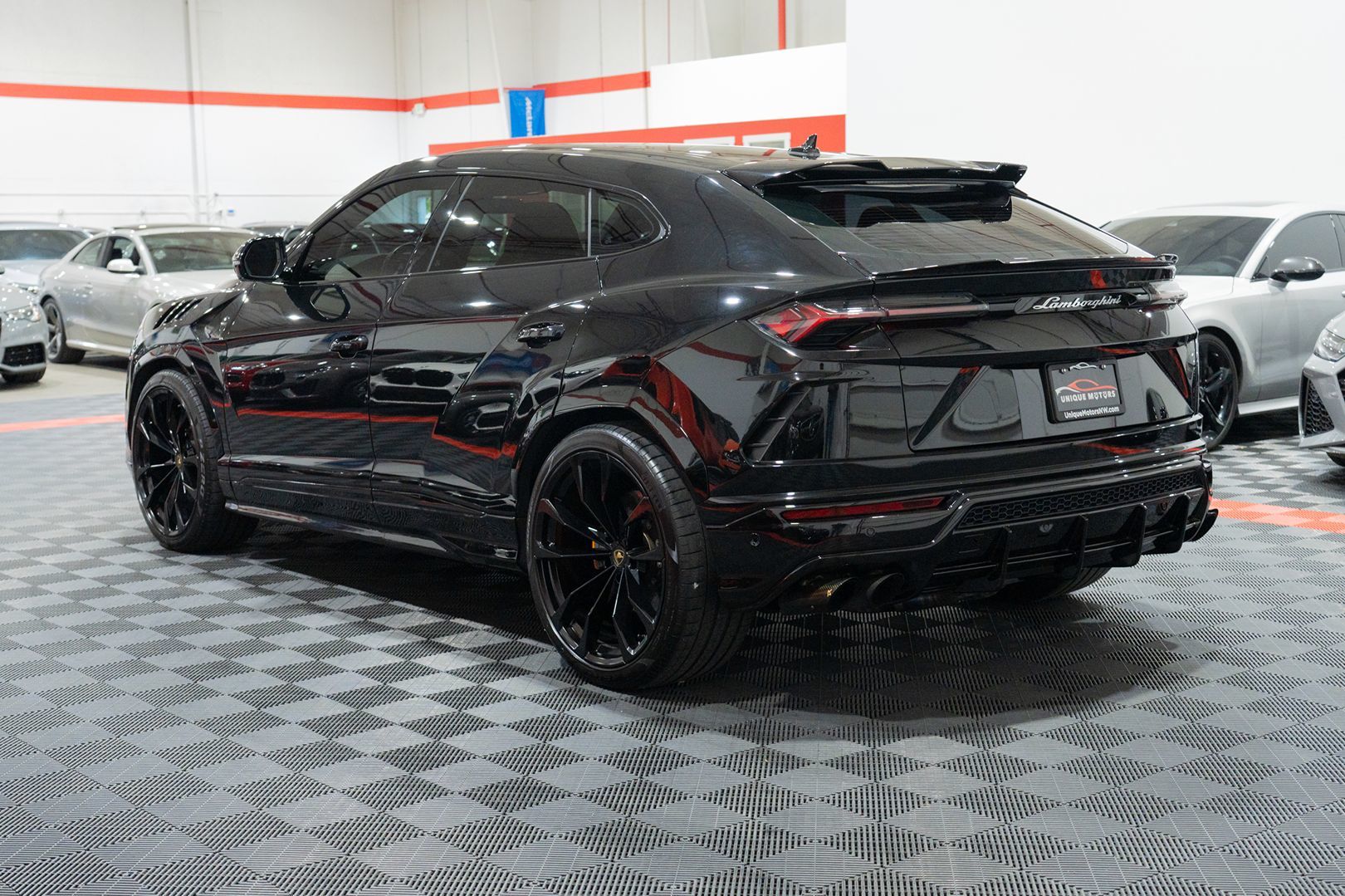 Photo 4 of this Lamborghini Urus