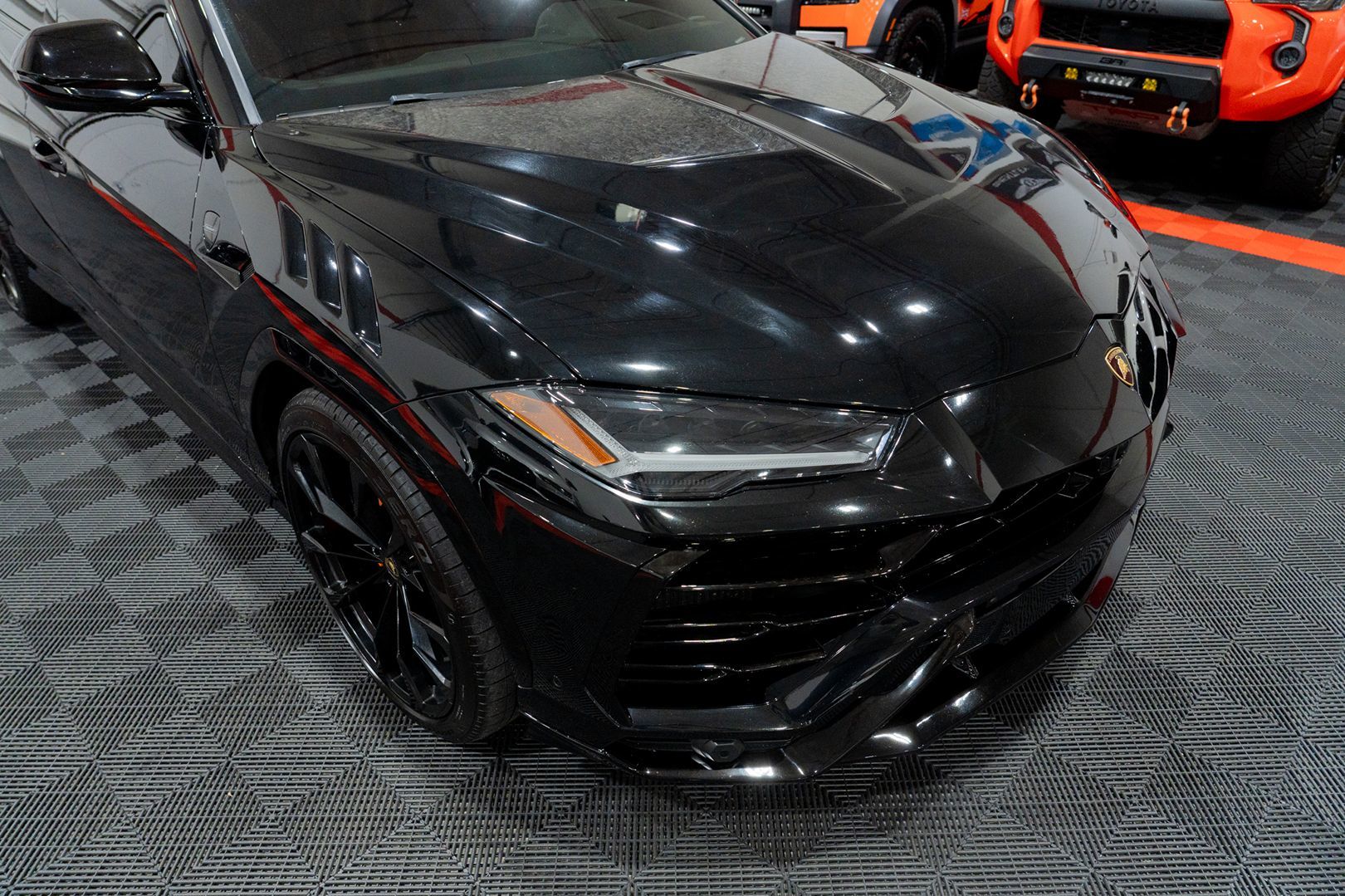 Photo 25 of this Lamborghini Urus