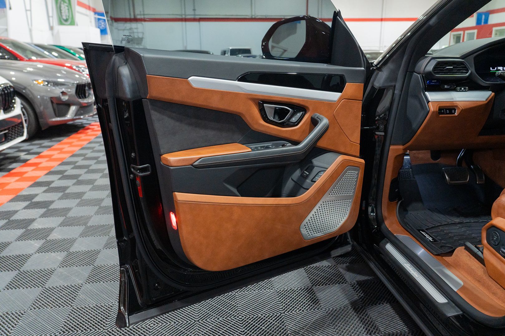 Photo 30 of this Lamborghini Urus