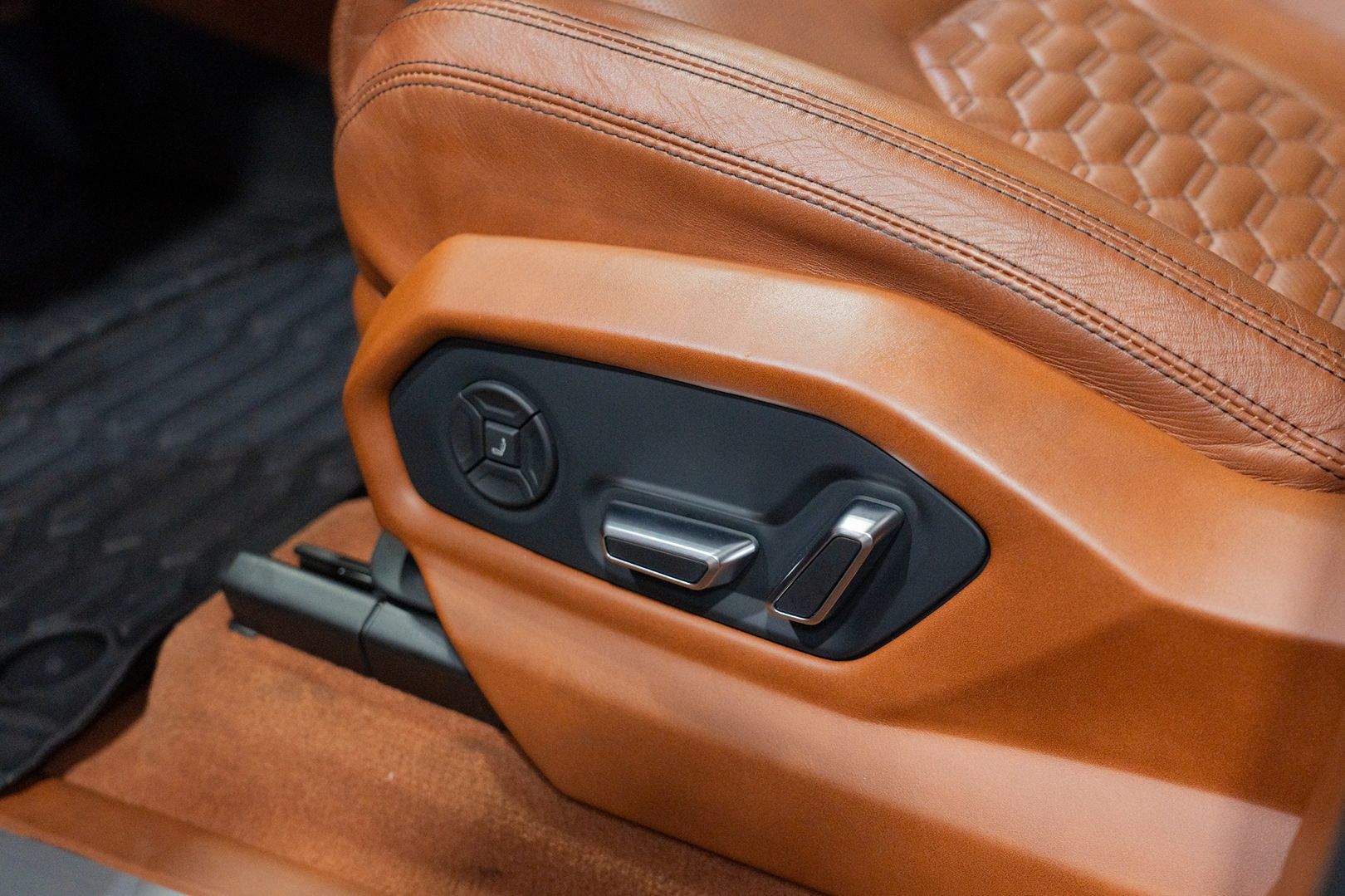 Photo 35 of this Lamborghini Urus