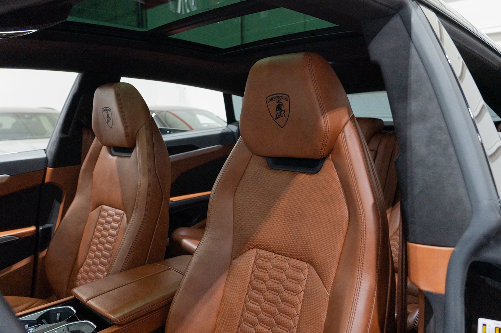 Photo 38 of this Lamborghini Urus