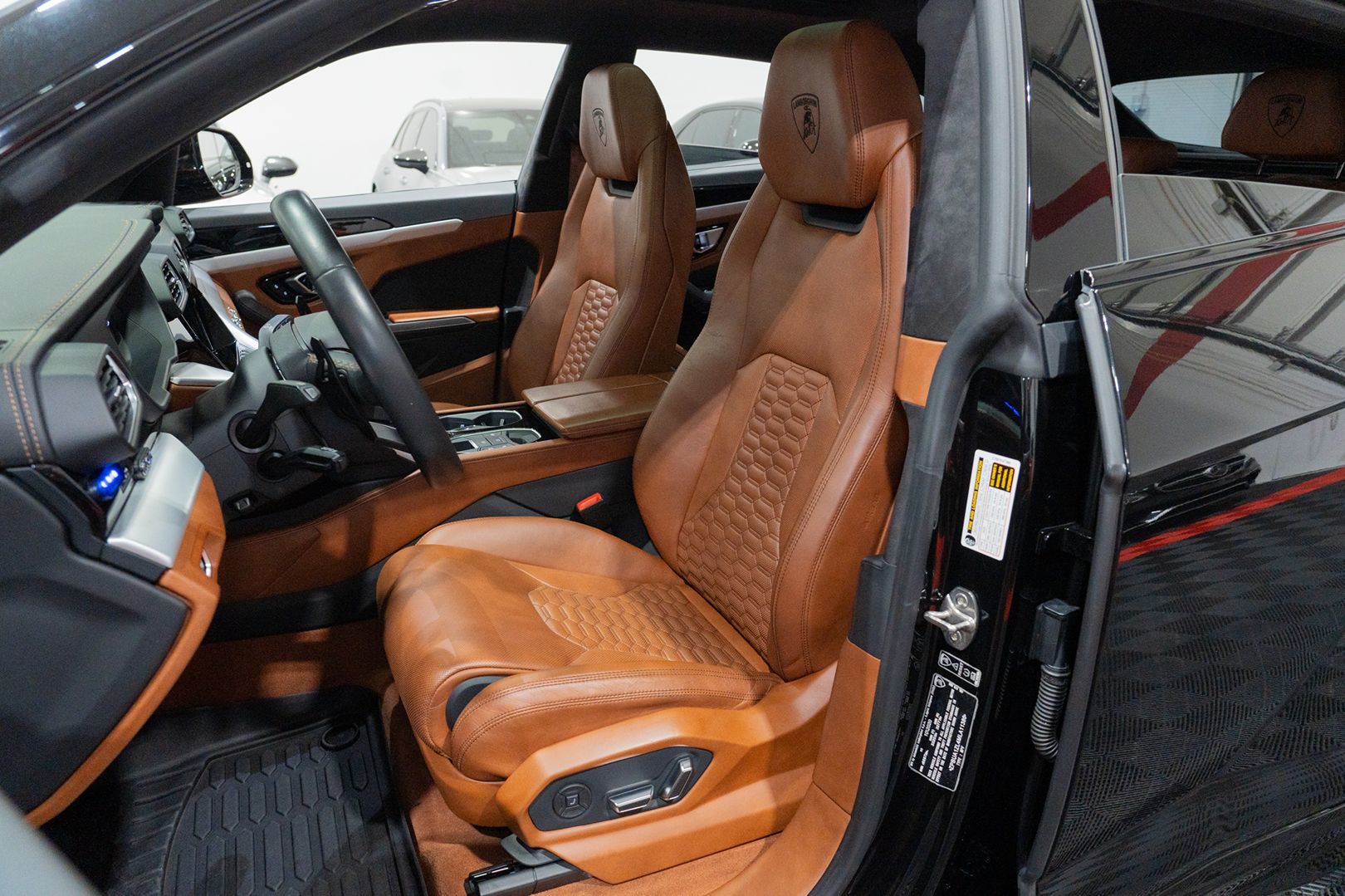 Photo 37 of this Lamborghini Urus
