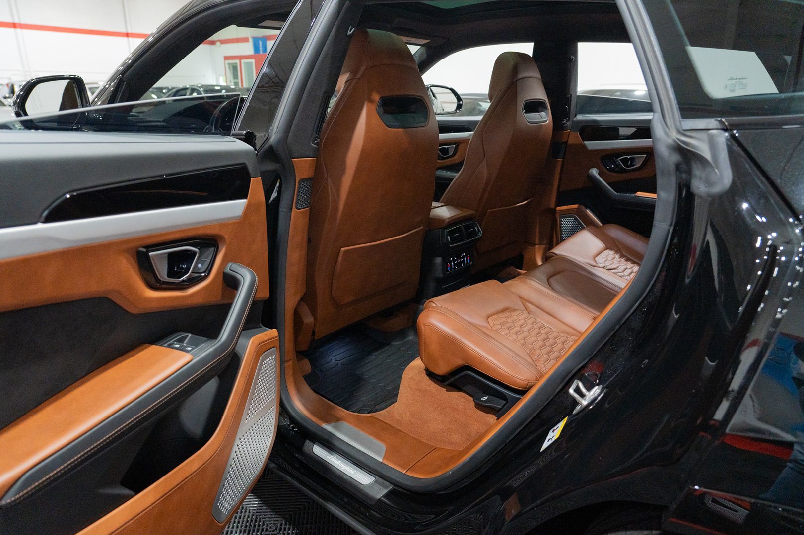 Photo 39 of this Lamborghini Urus