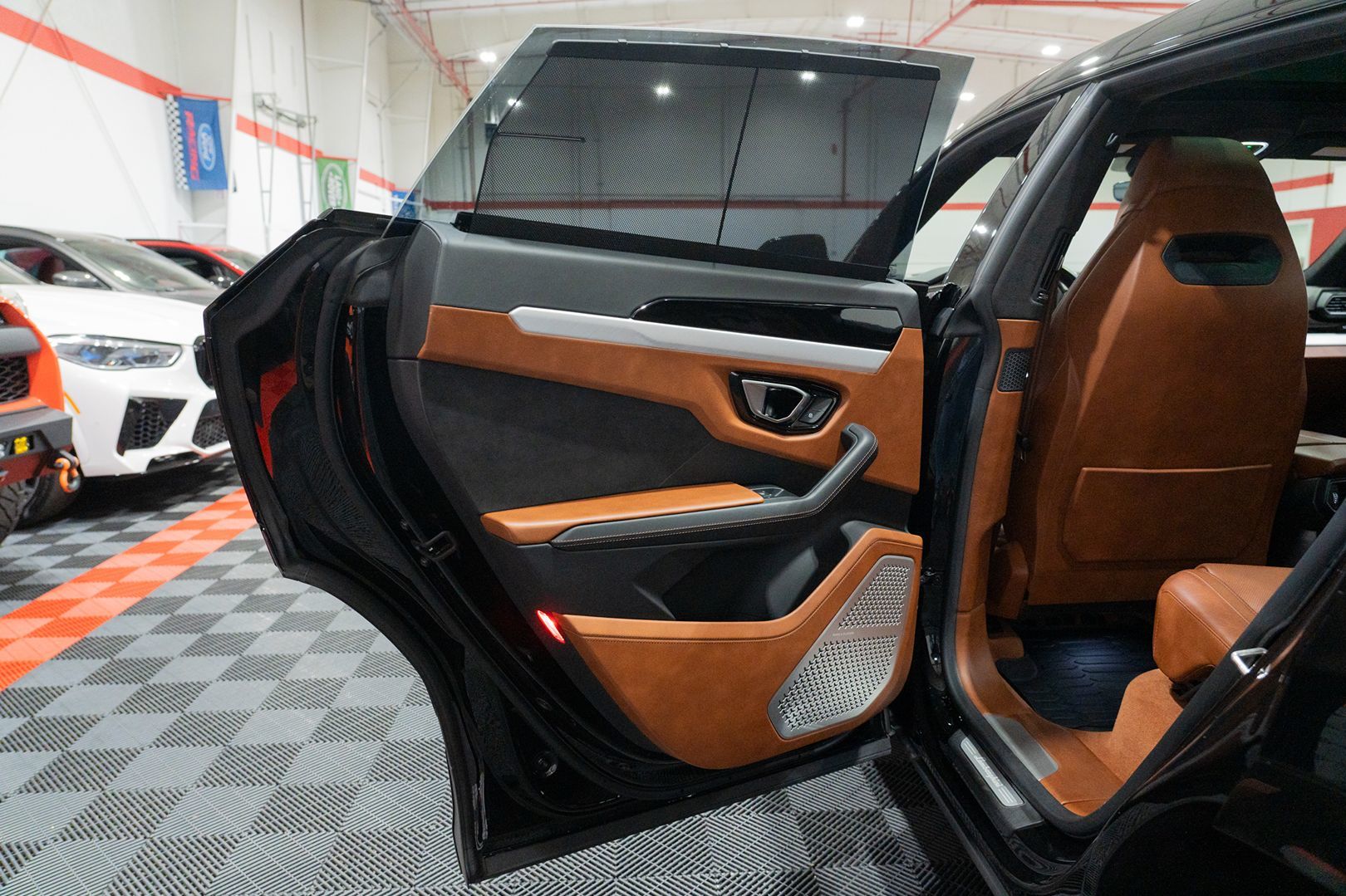 Photo 40 of this Lamborghini Urus