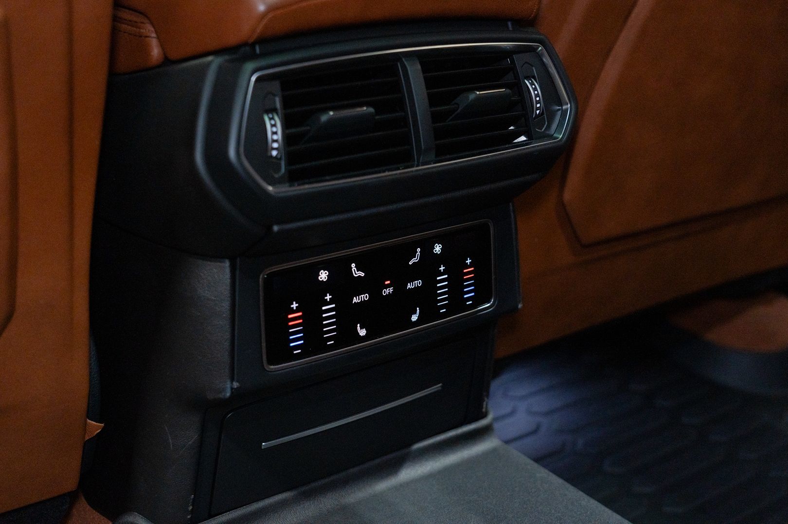 Photo 43 of this Lamborghini Urus
