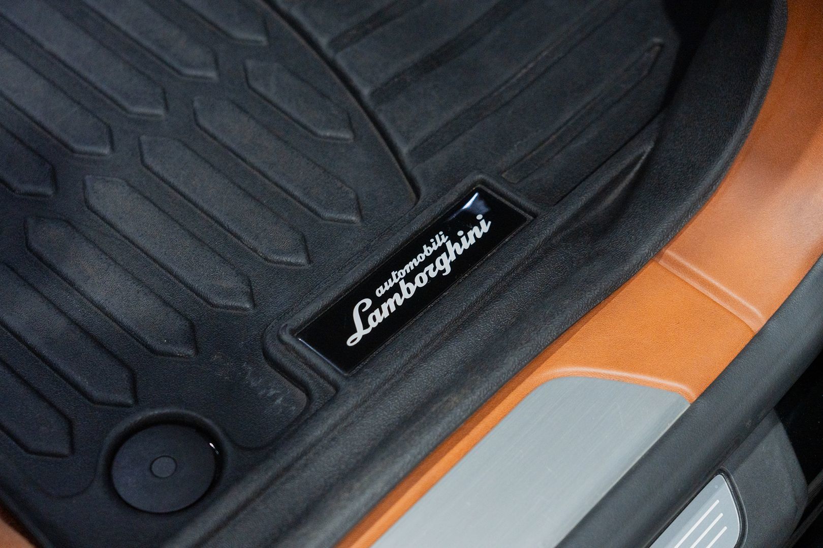 Photo 55 of this Lamborghini Urus