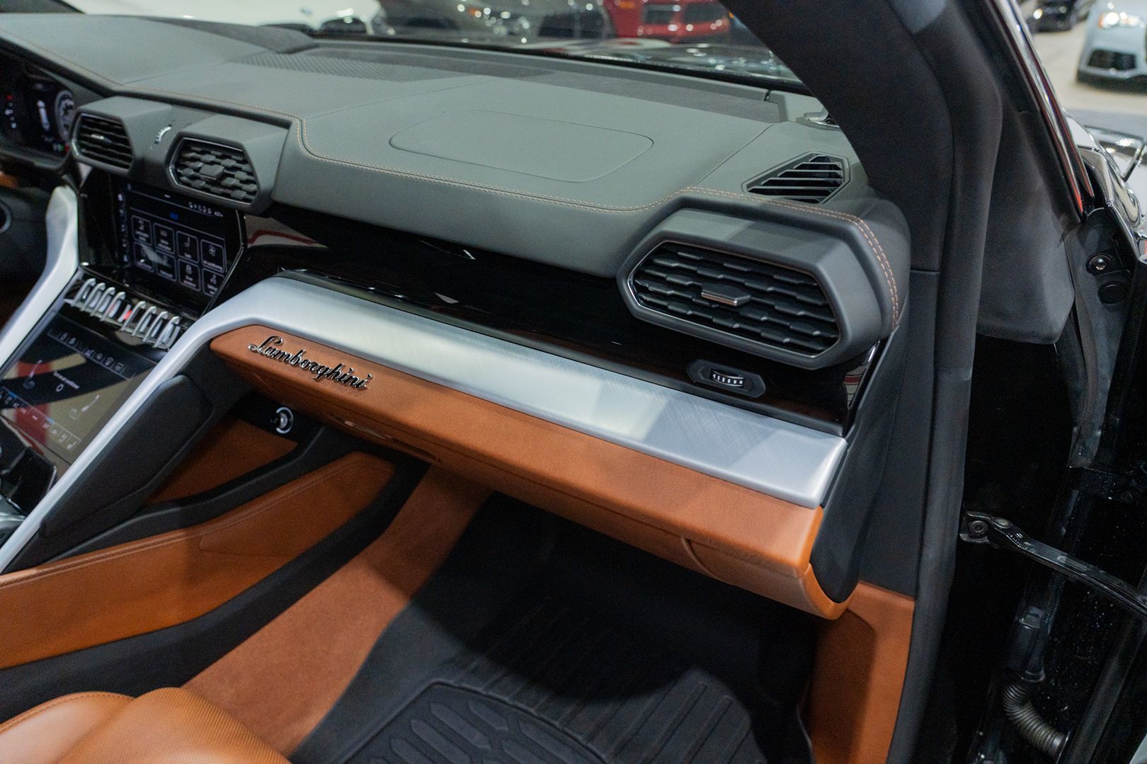 Photo 56 of this Lamborghini Urus