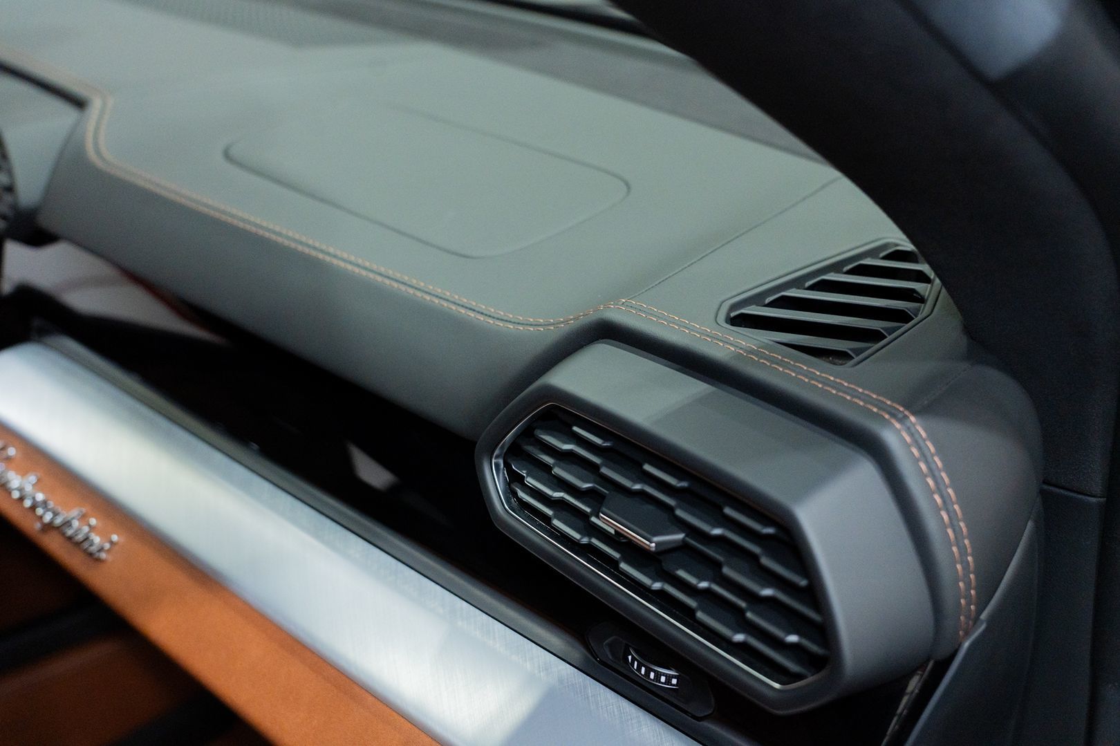 Photo 57 of this Lamborghini Urus