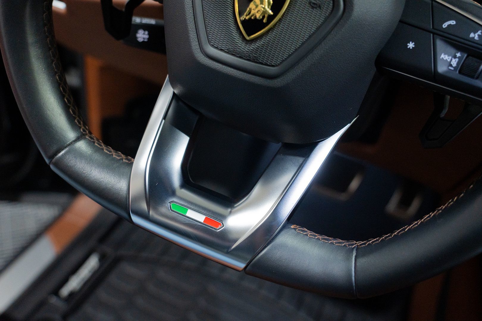 Photo 62 of this Lamborghini Urus