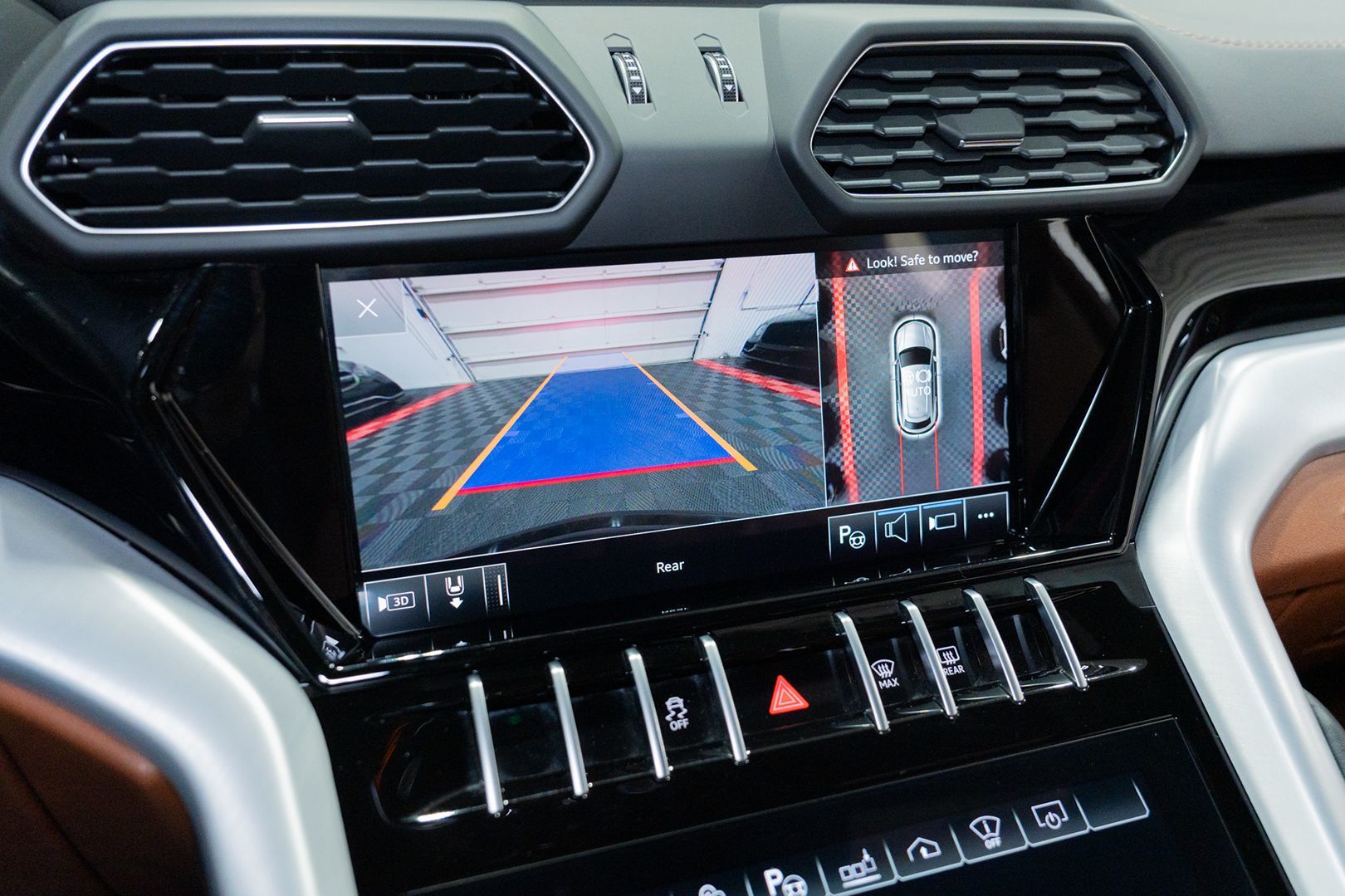 Photo 69 of this Lamborghini Urus