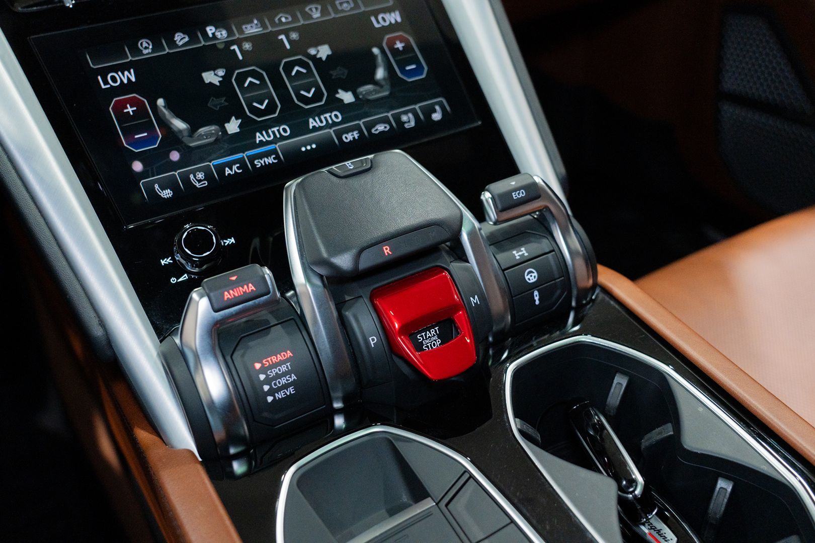 Photo 74 of this Lamborghini Urus