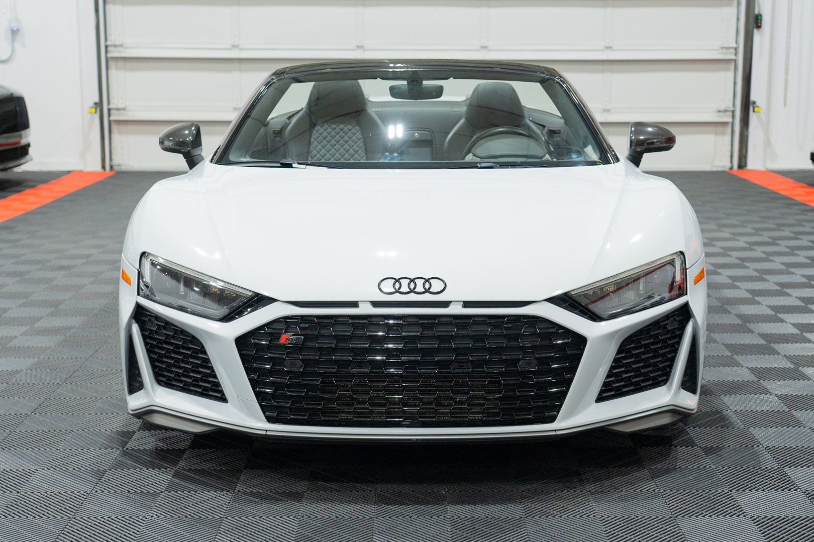 Photo 2 of this Audi R8 Spyder