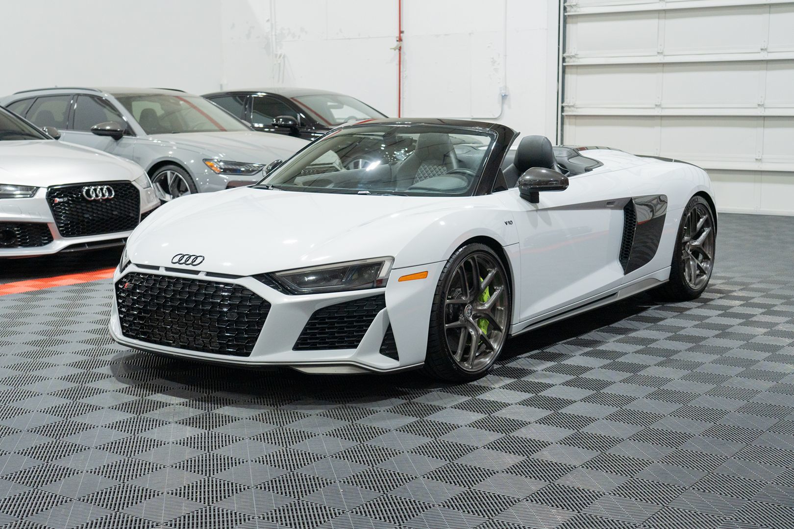 Photo 3 of this Audi R8 Spyder