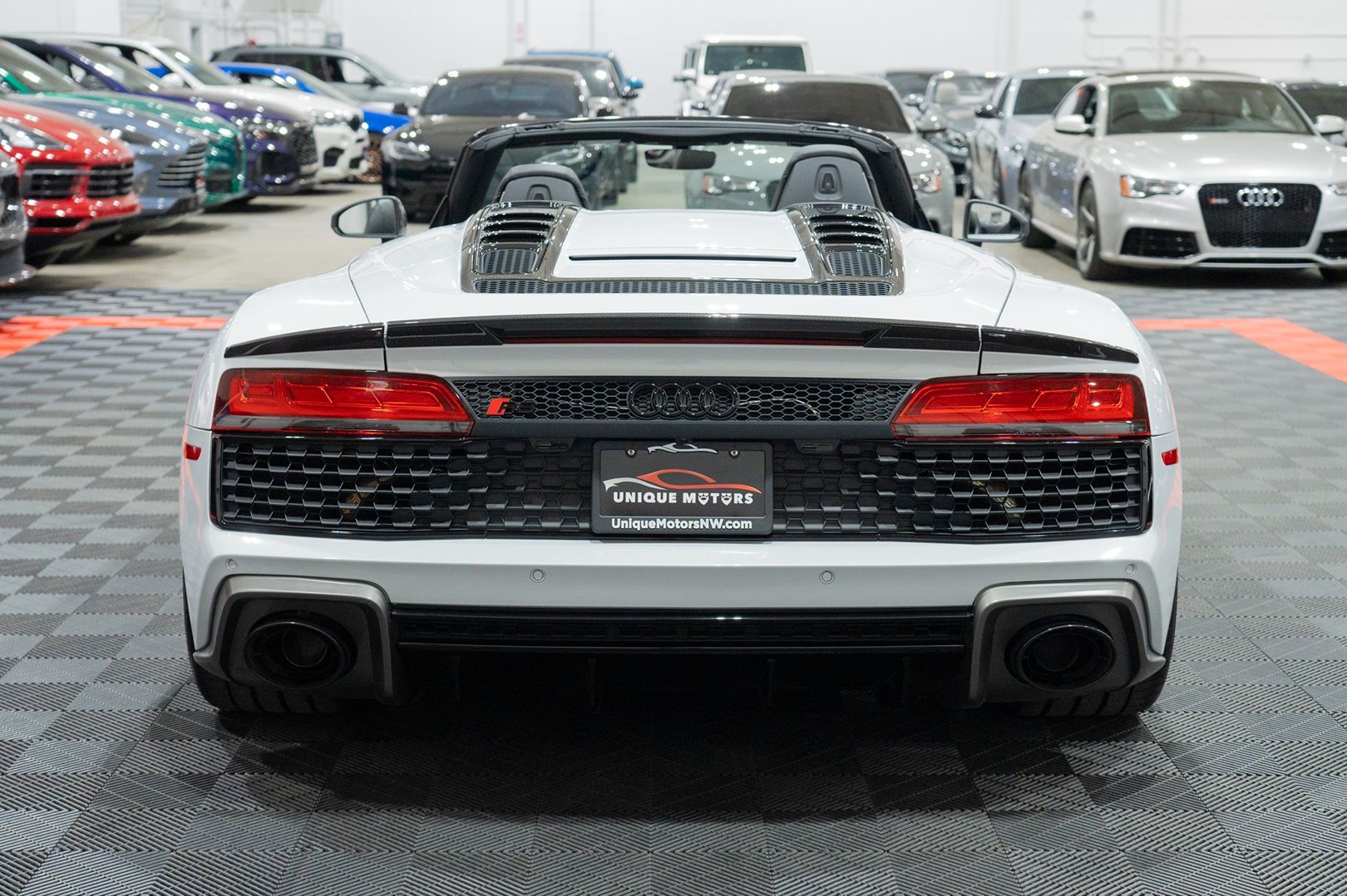 Photo 6 of this Audi R8 Spyder