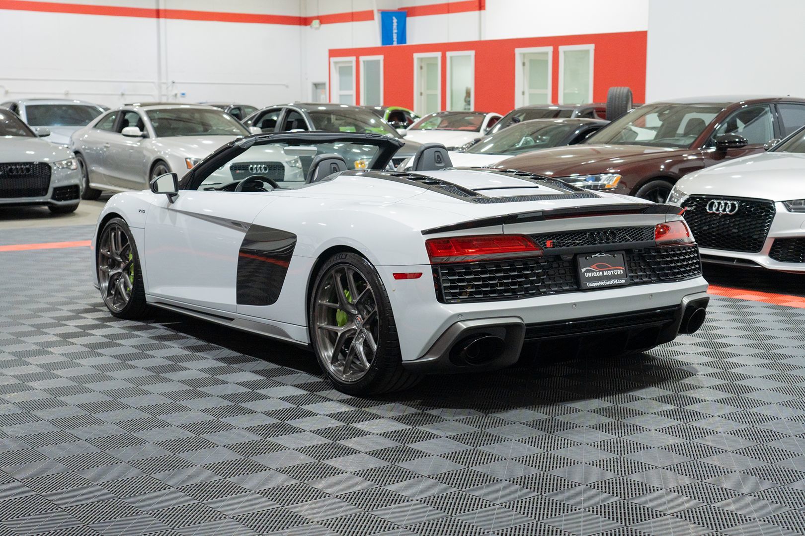 Photo 4 of this Audi R8 Spyder