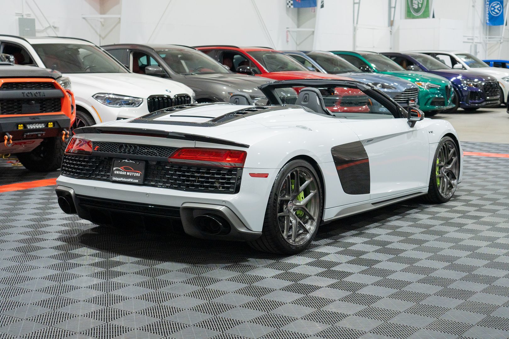 Photo 7 of this Audi R8 Spyder
