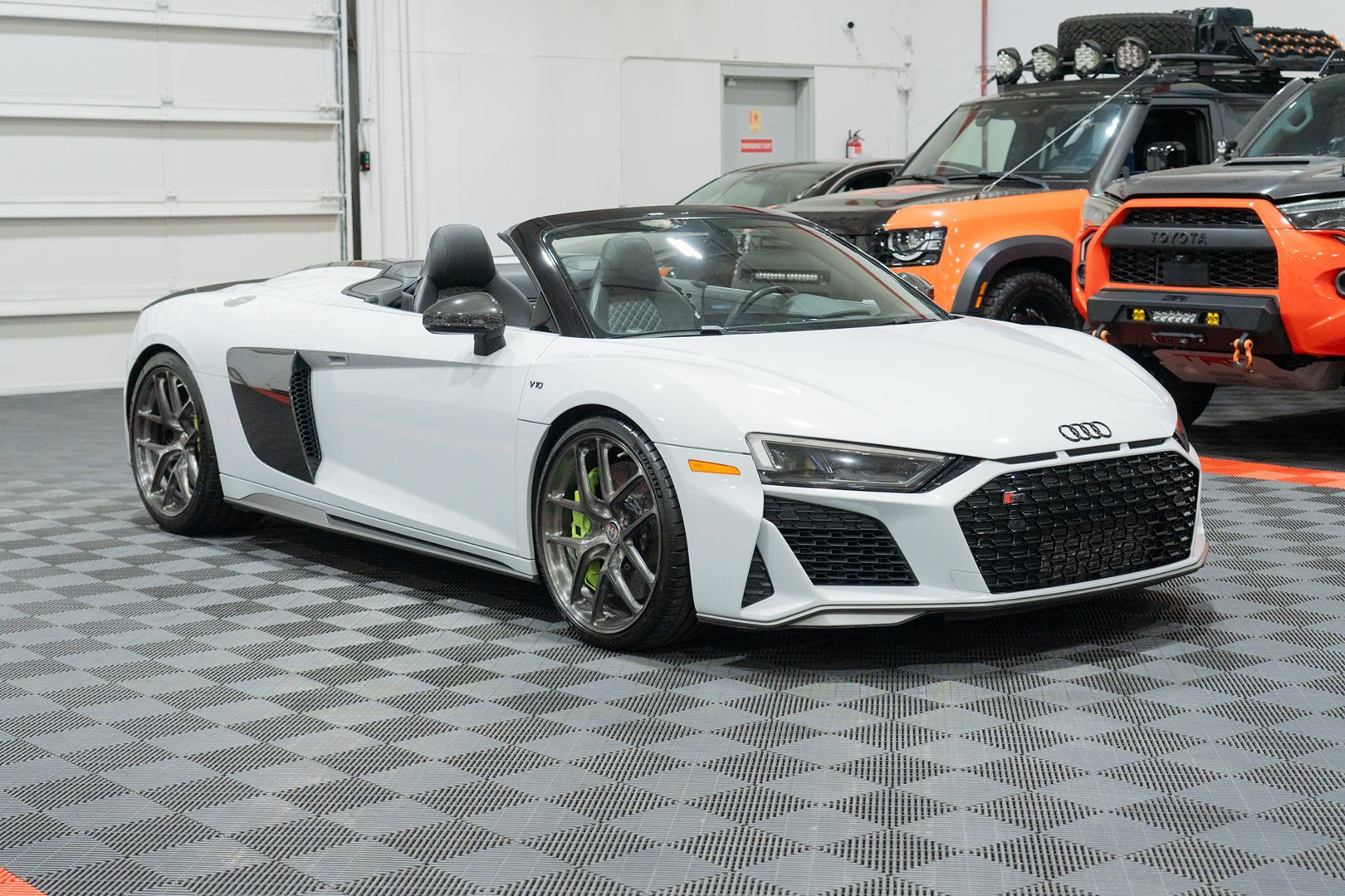 Photo 12 of this Audi R8 Spyder