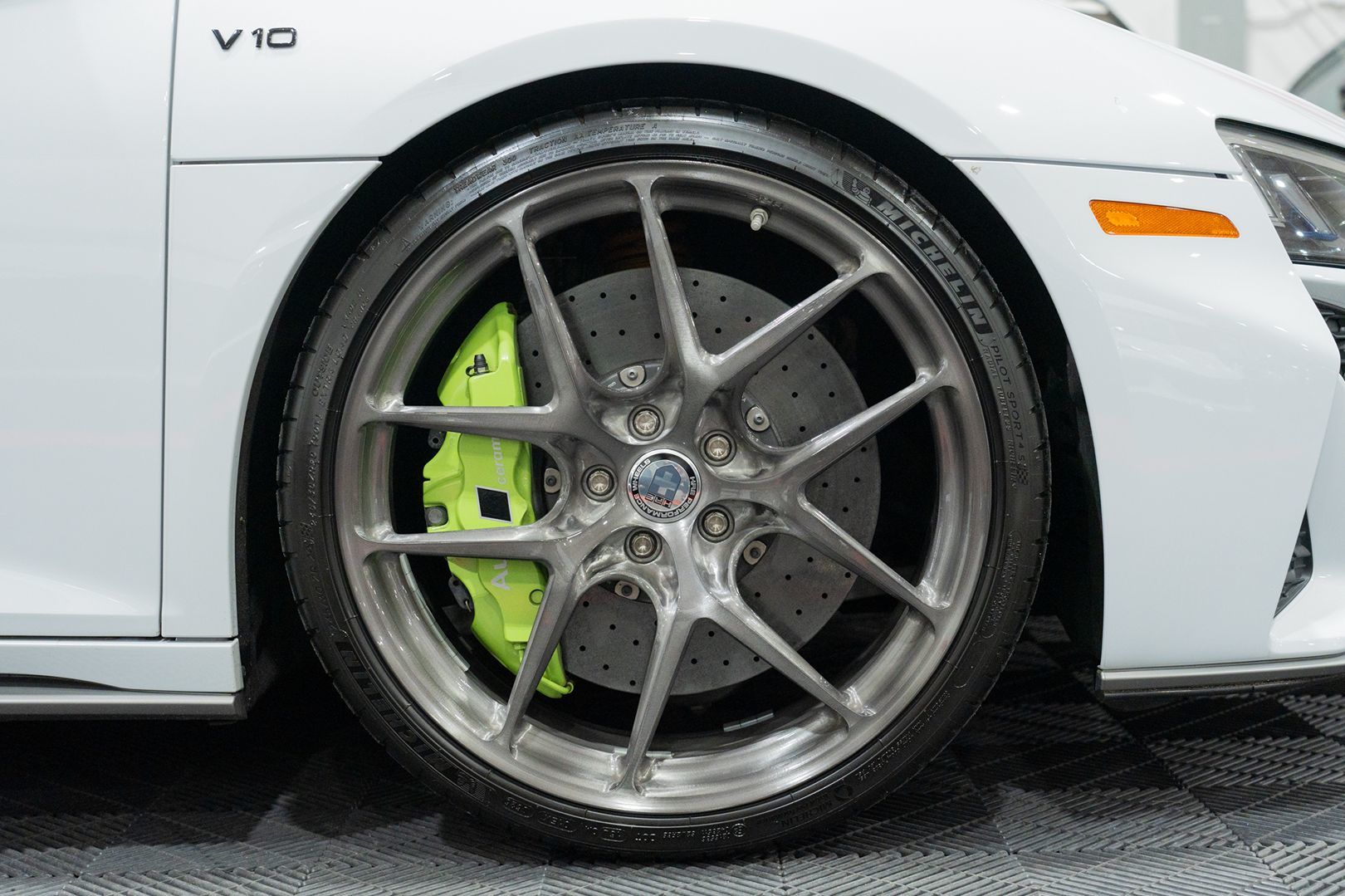Photo 17 of this Audi R8 Spyder