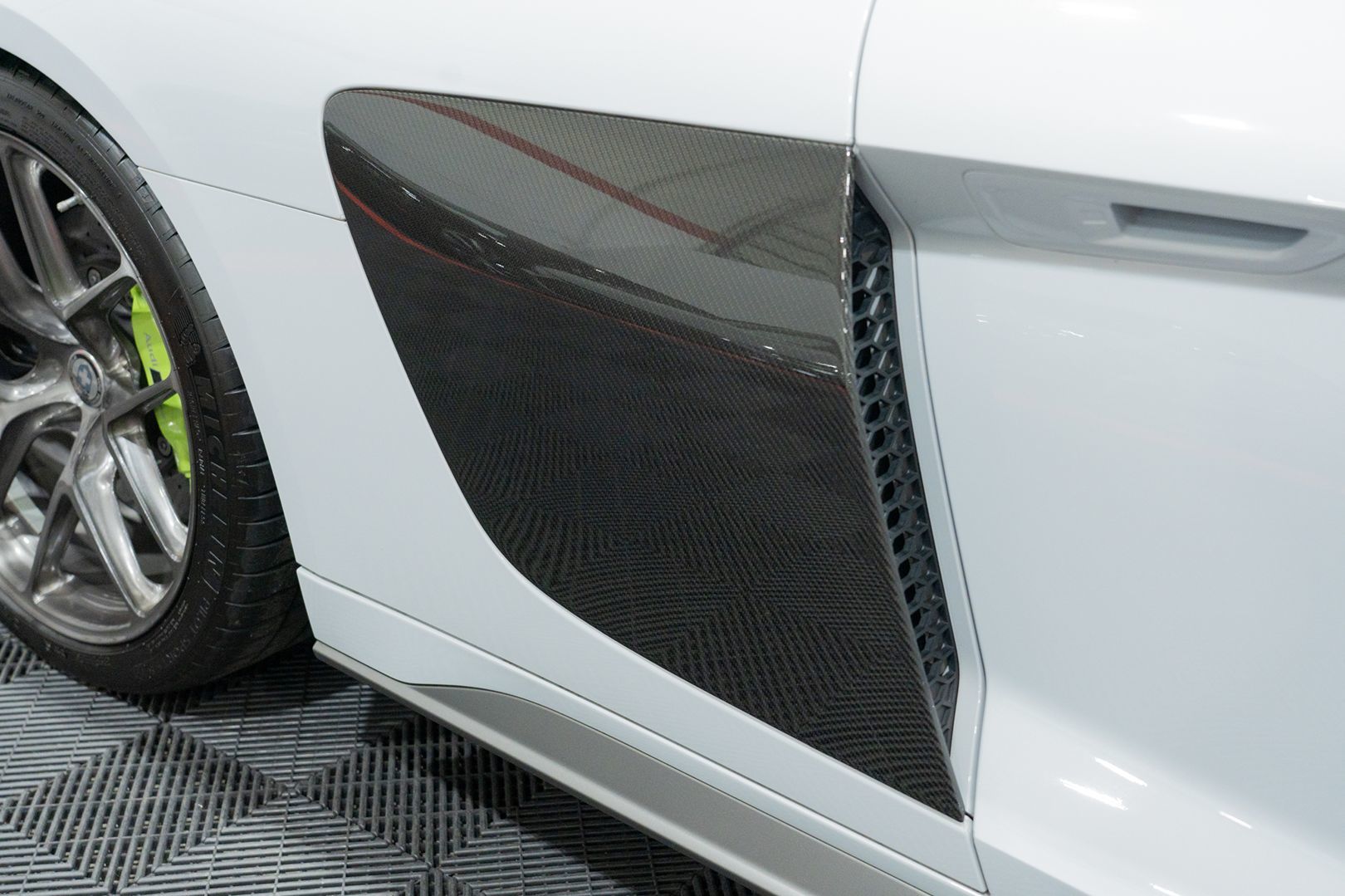 Photo 19 of this Audi R8 Spyder