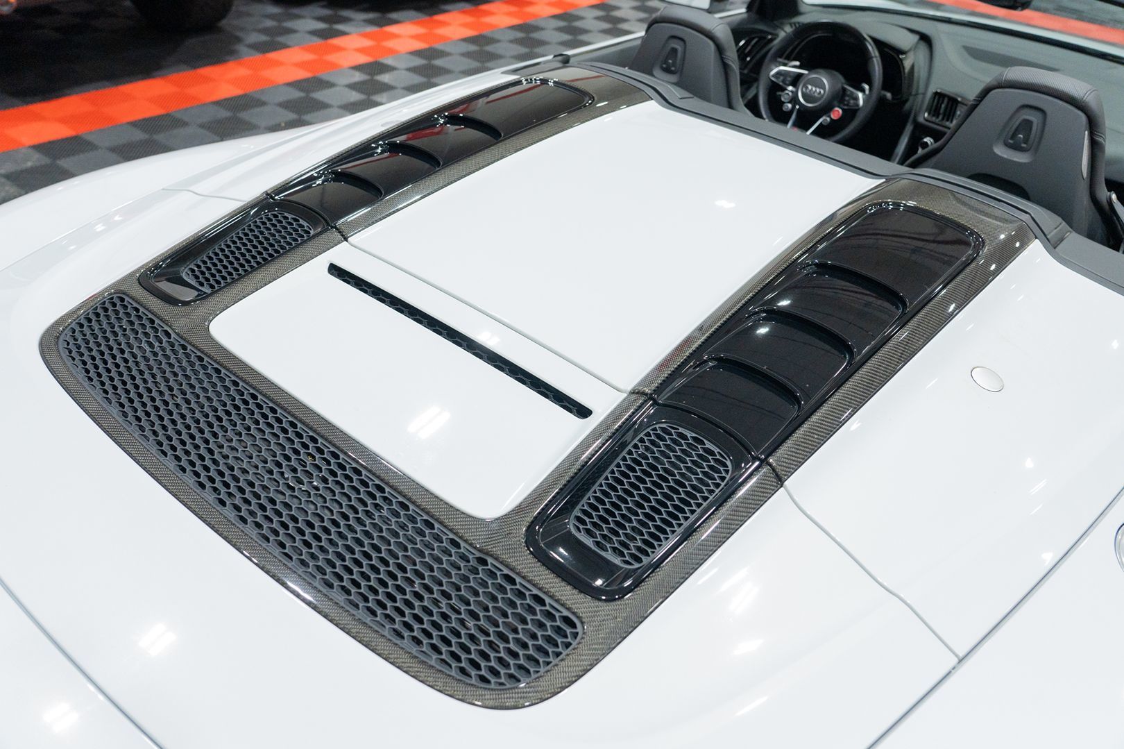 Photo 21 of this Audi R8 Spyder