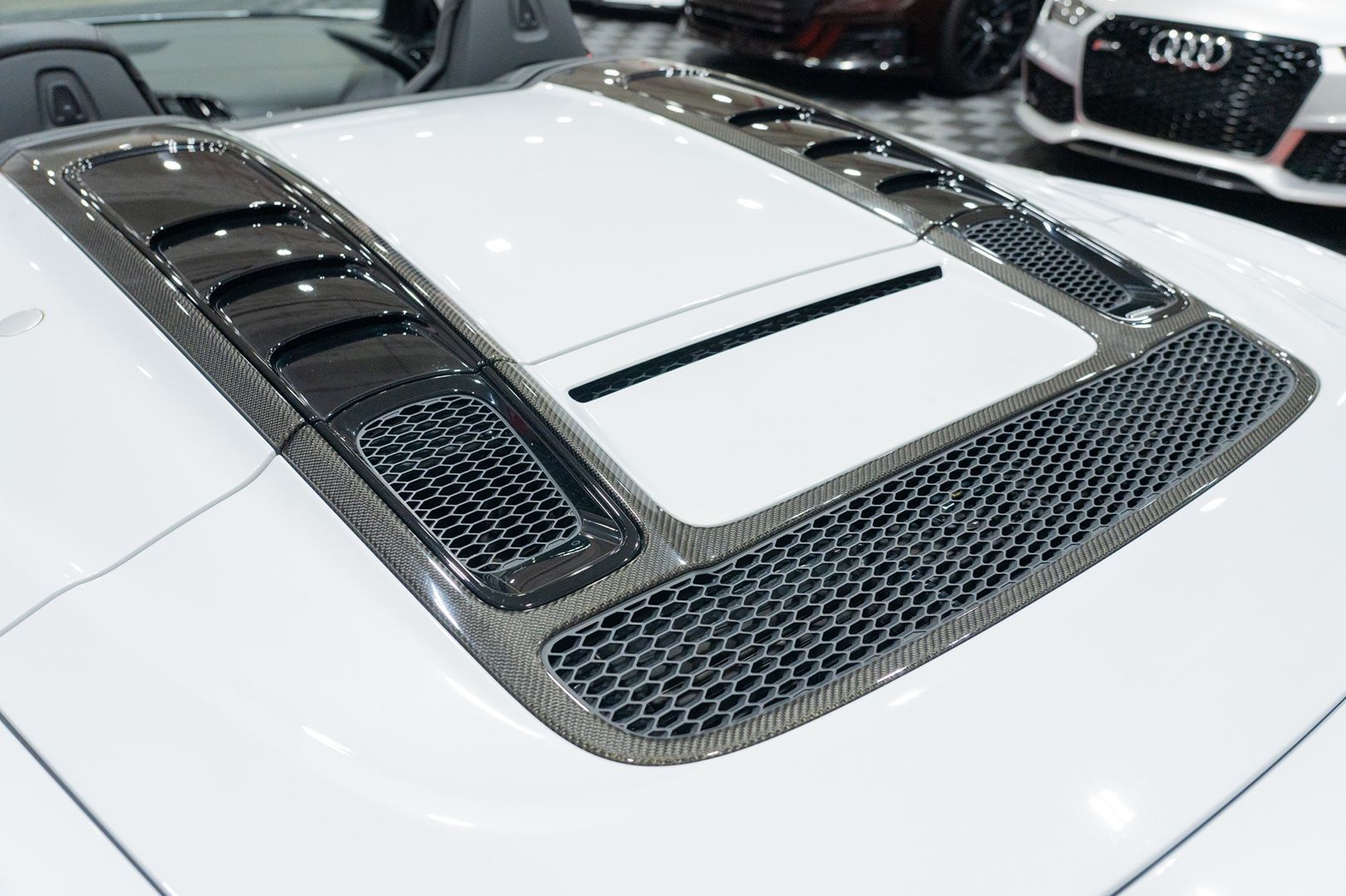 Photo 22 of this Audi R8 Spyder