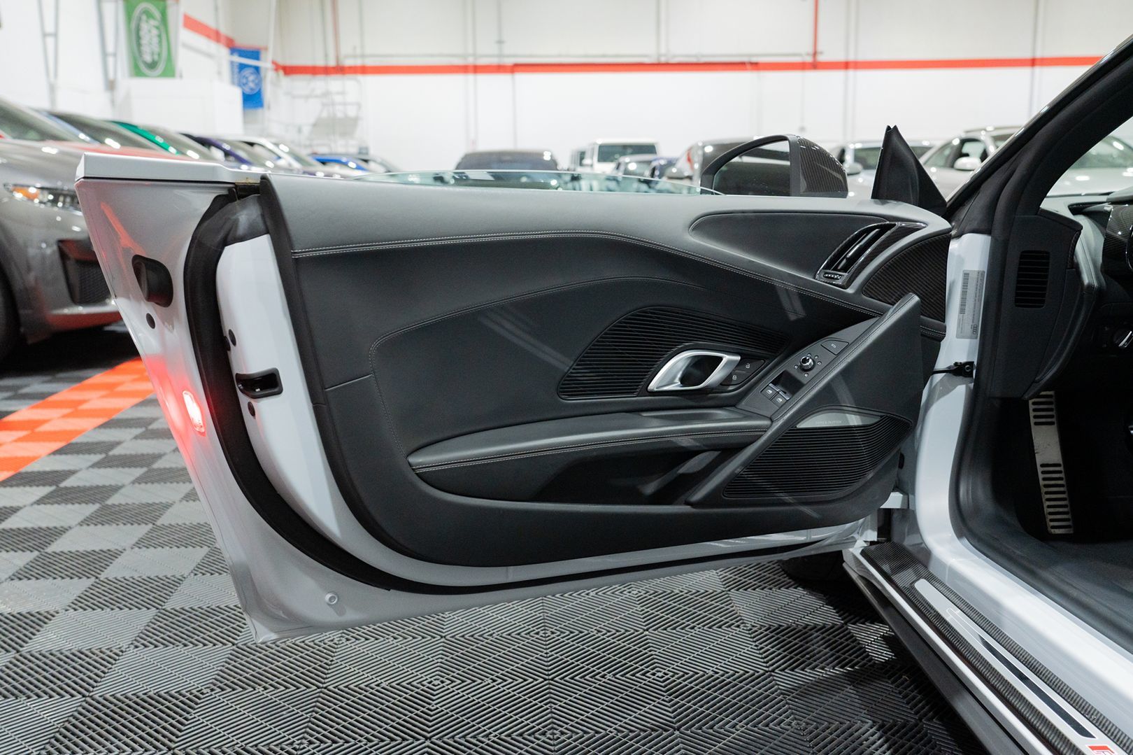 Photo 23 of this Audi R8 Spyder