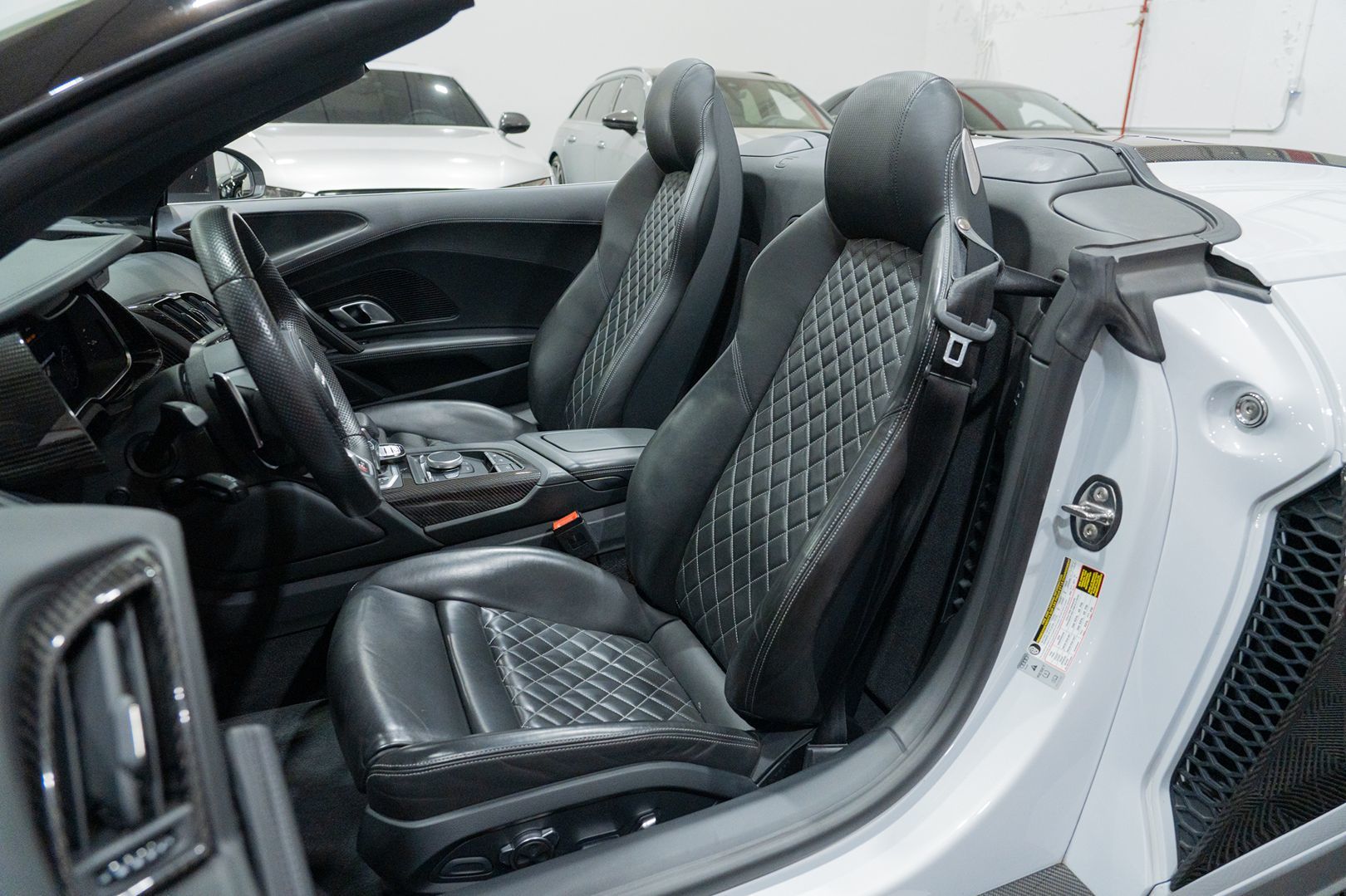 Photo 29 of this Audi R8 Spyder