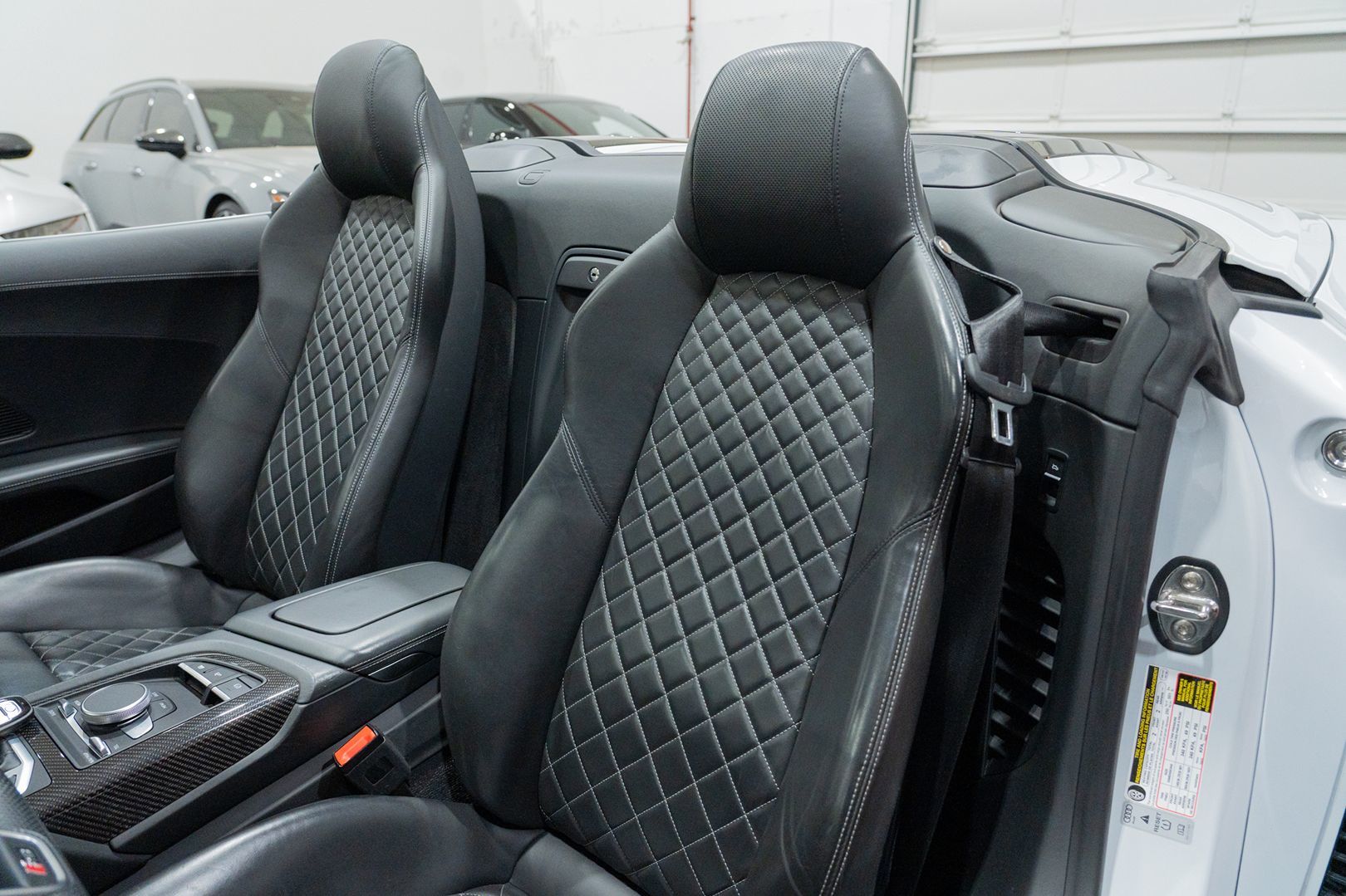 Photo 30 of this Audi R8 Spyder