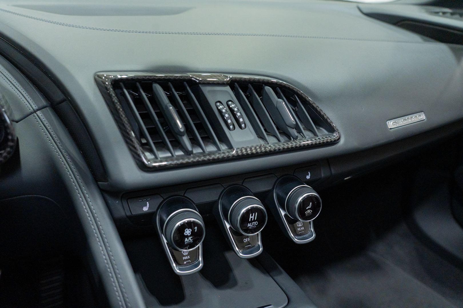 Photo 46 of this Audi R8 Spyder