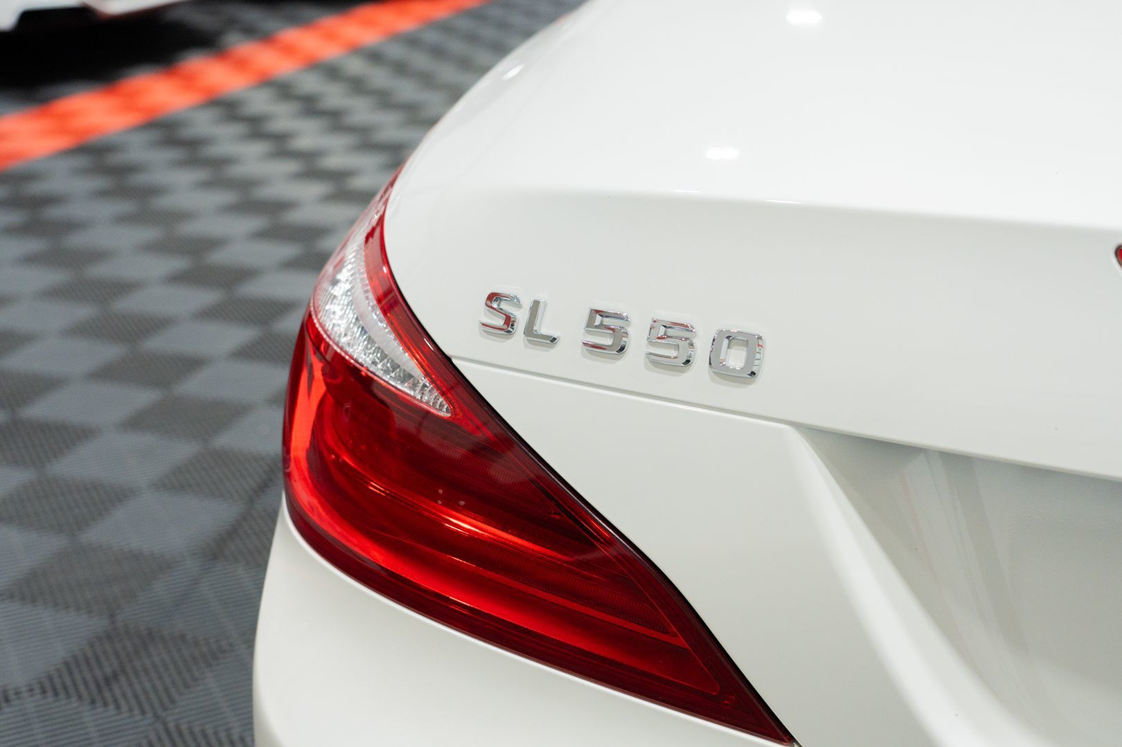 Photo 9 of this Mercedes-Benz SL550