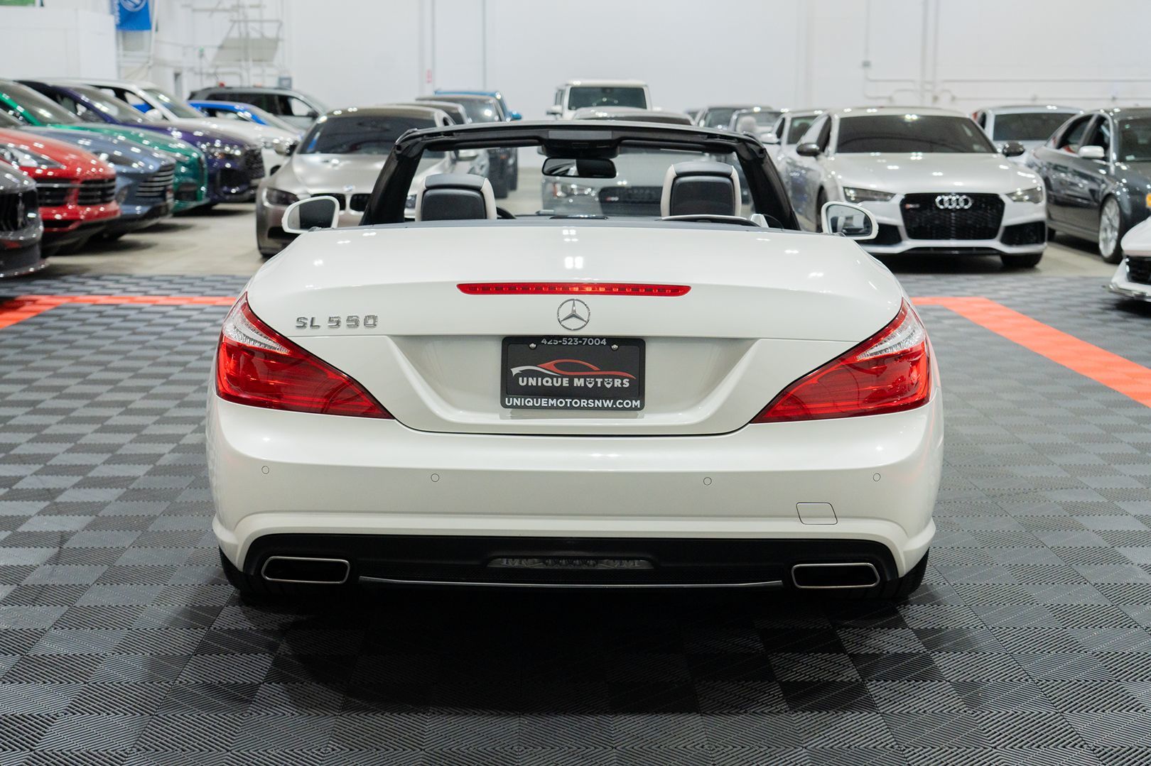 Photo 6 of this Mercedes-Benz SL550