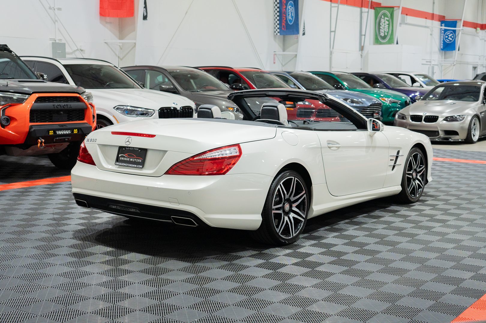 Photo 7 of this Mercedes-Benz SL550