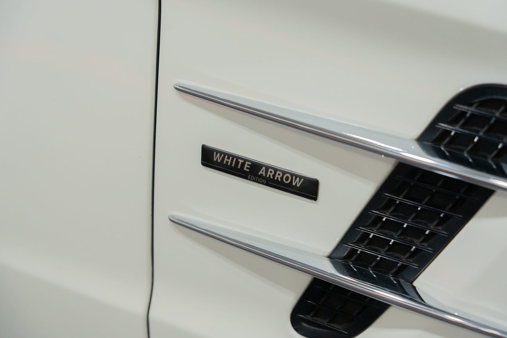 Photo 13 of this Mercedes-Benz SL550