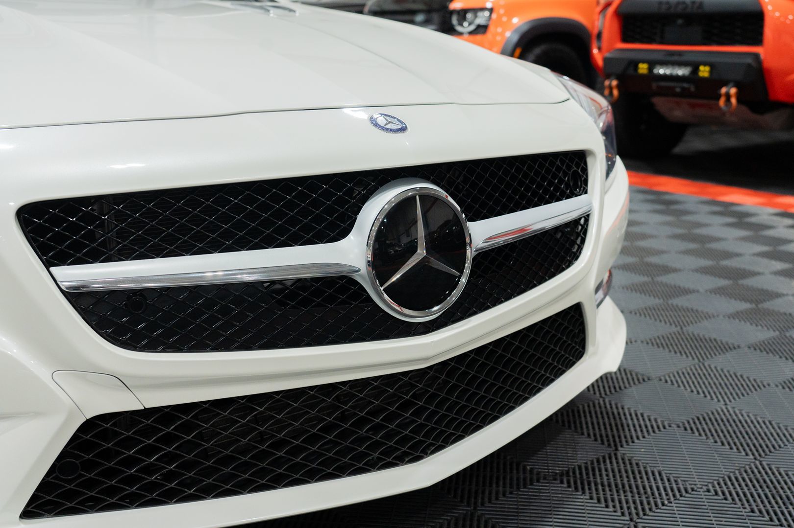 Photo 12 of this Mercedes-Benz SL550