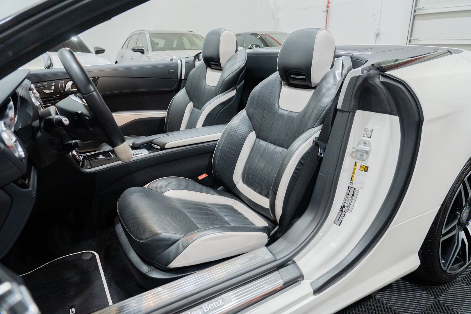Photo 20 of this Mercedes-Benz SL550