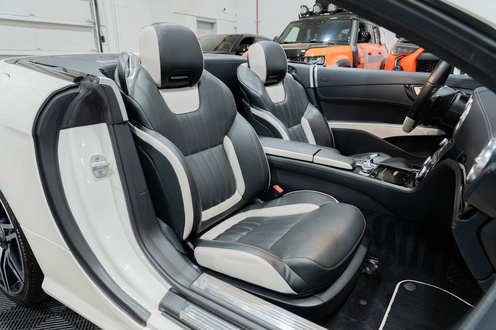Photo 22 of this Mercedes-Benz SL550