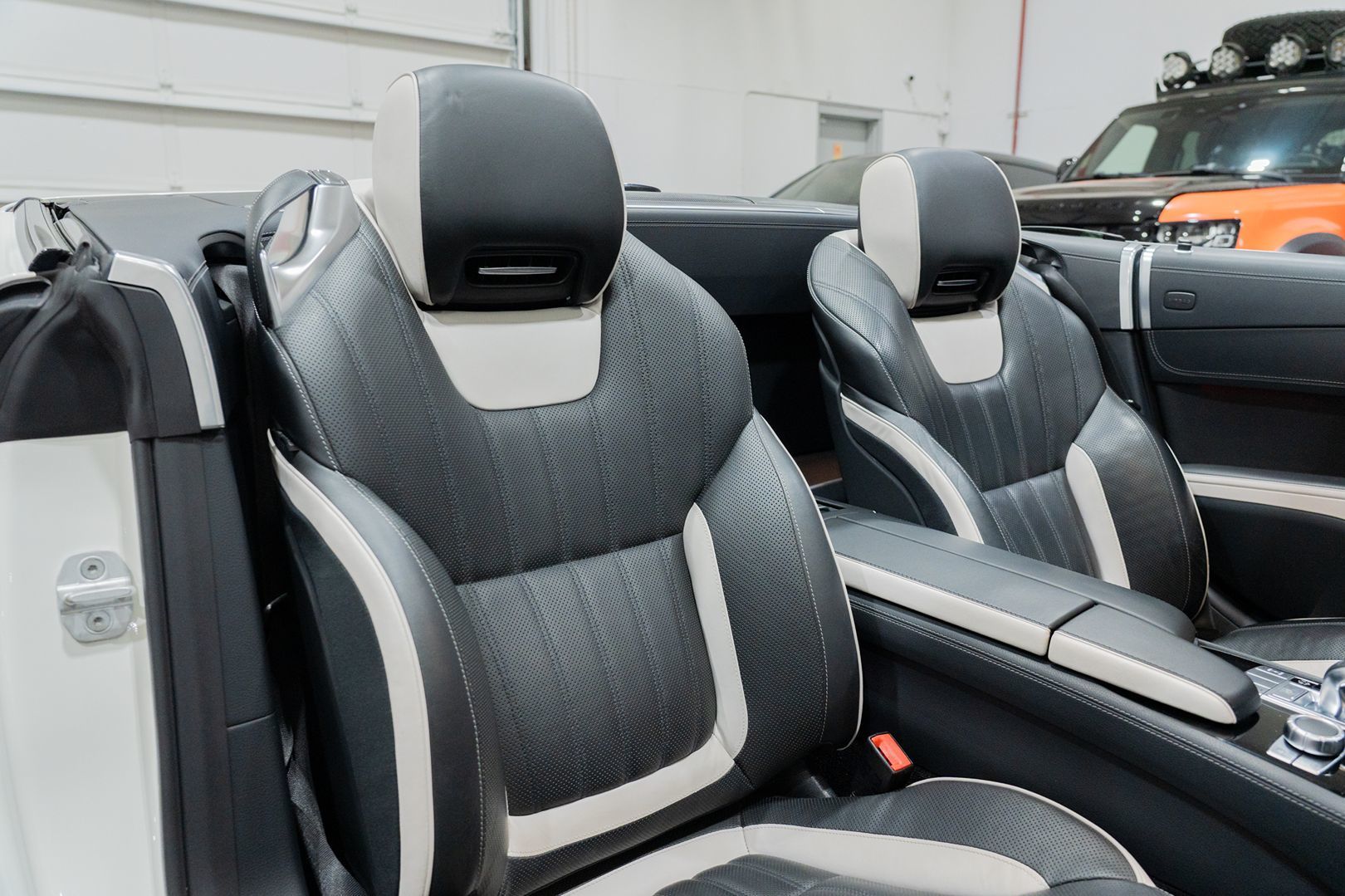 Photo 23 of this Mercedes-Benz SL550