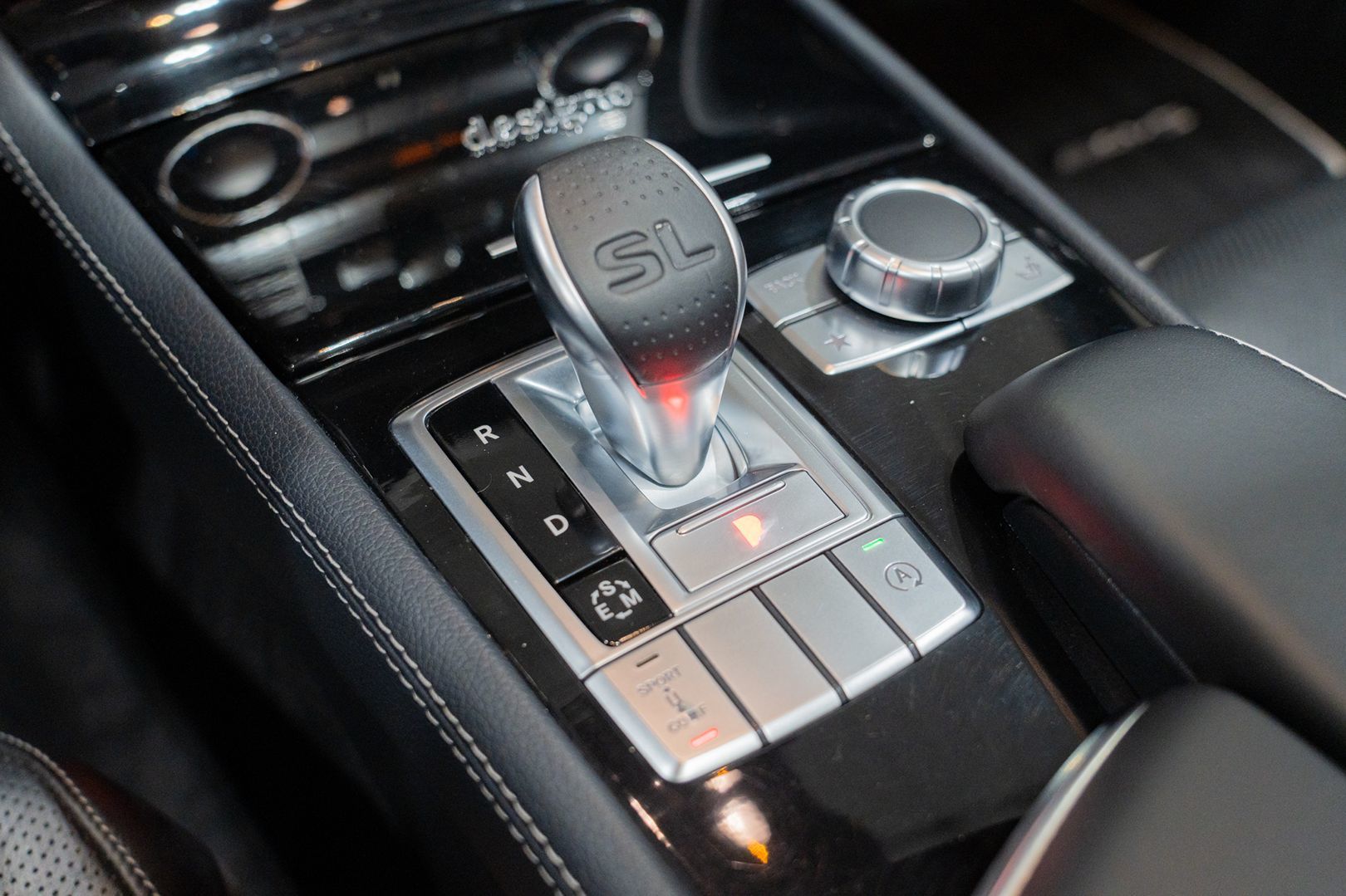 Photo 39 of this Mercedes-Benz SL550
