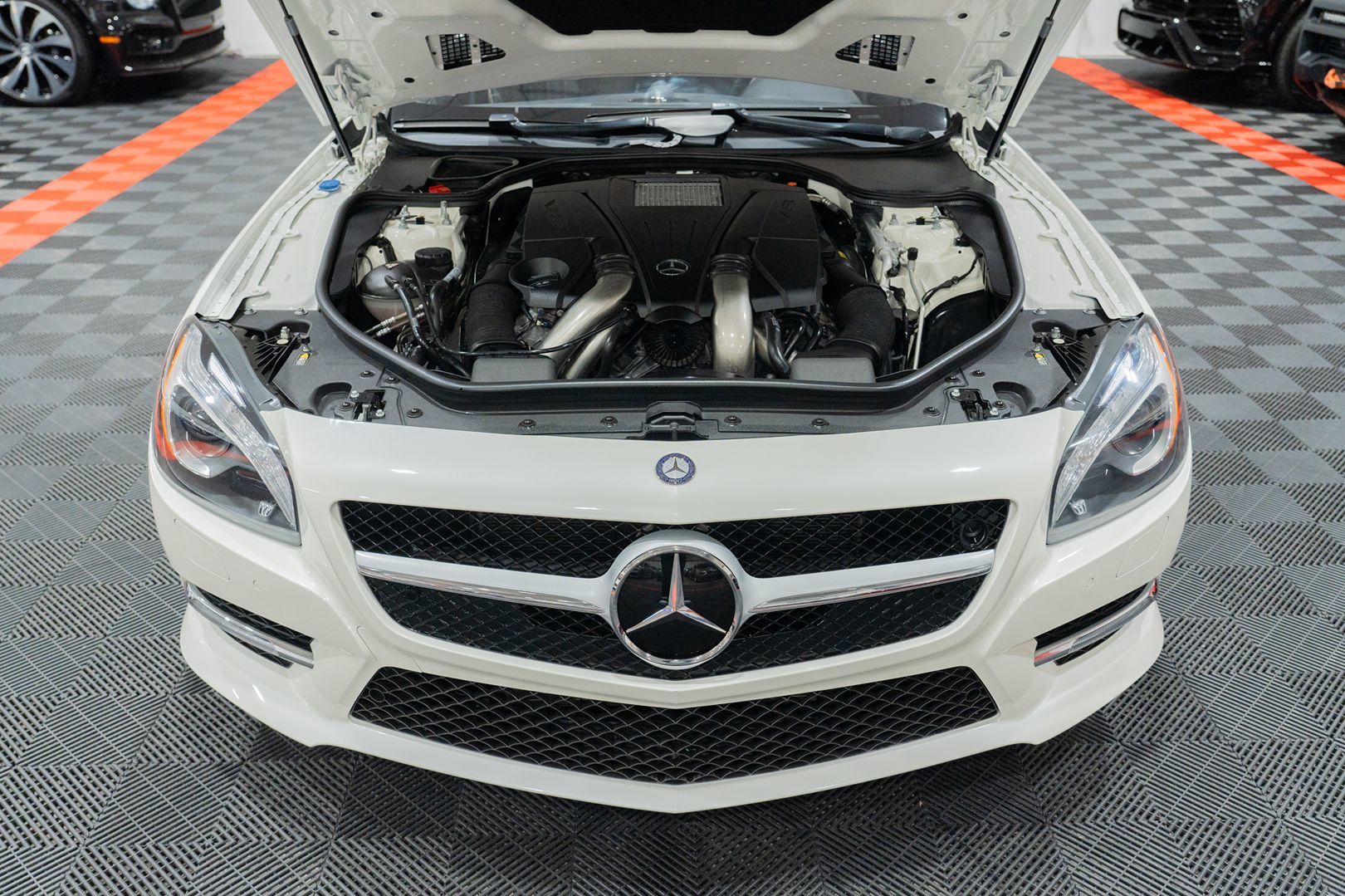 Photo 48 of this Mercedes-Benz SL550