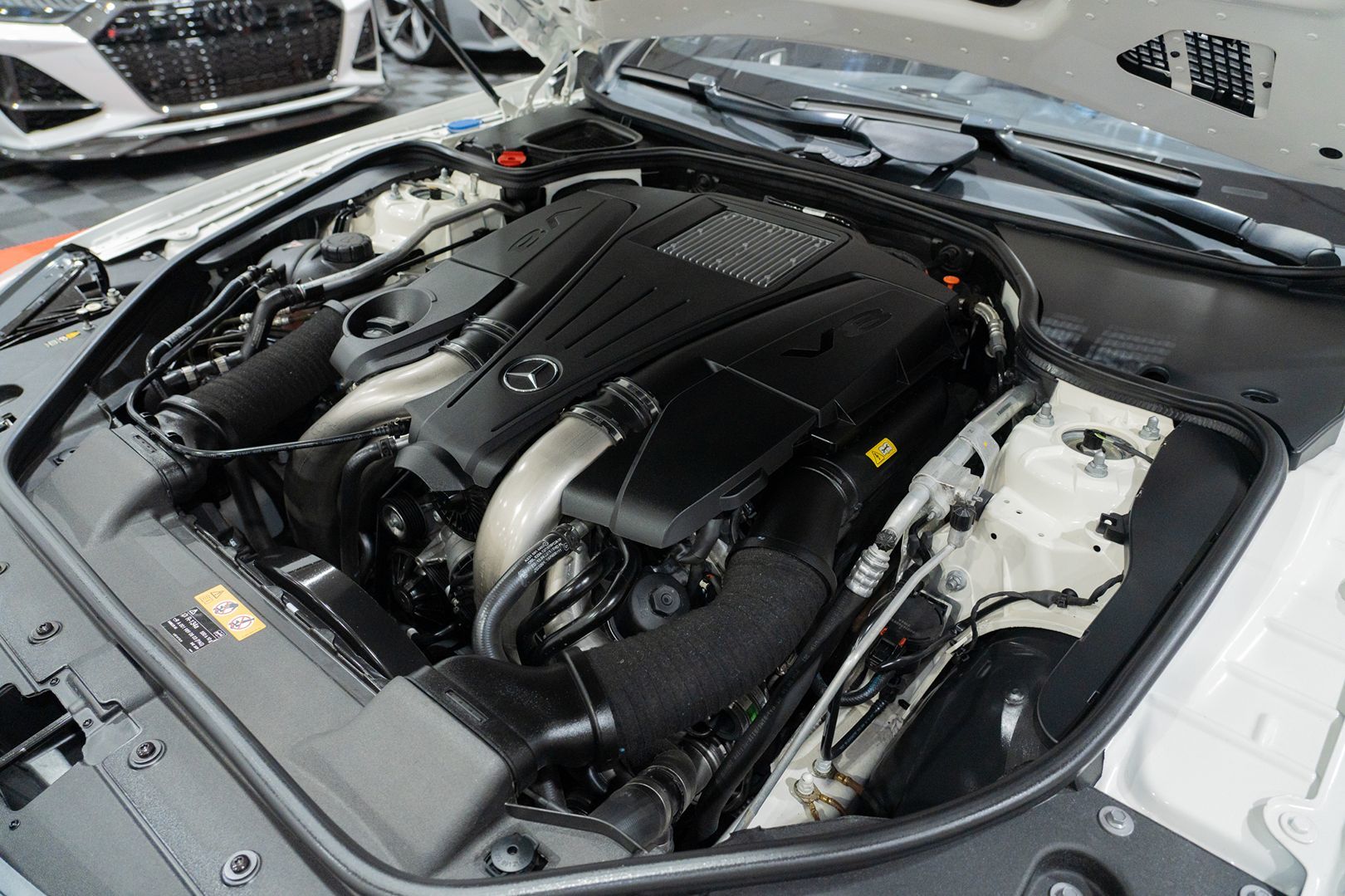 Photo 49 of this Mercedes-Benz SL550
