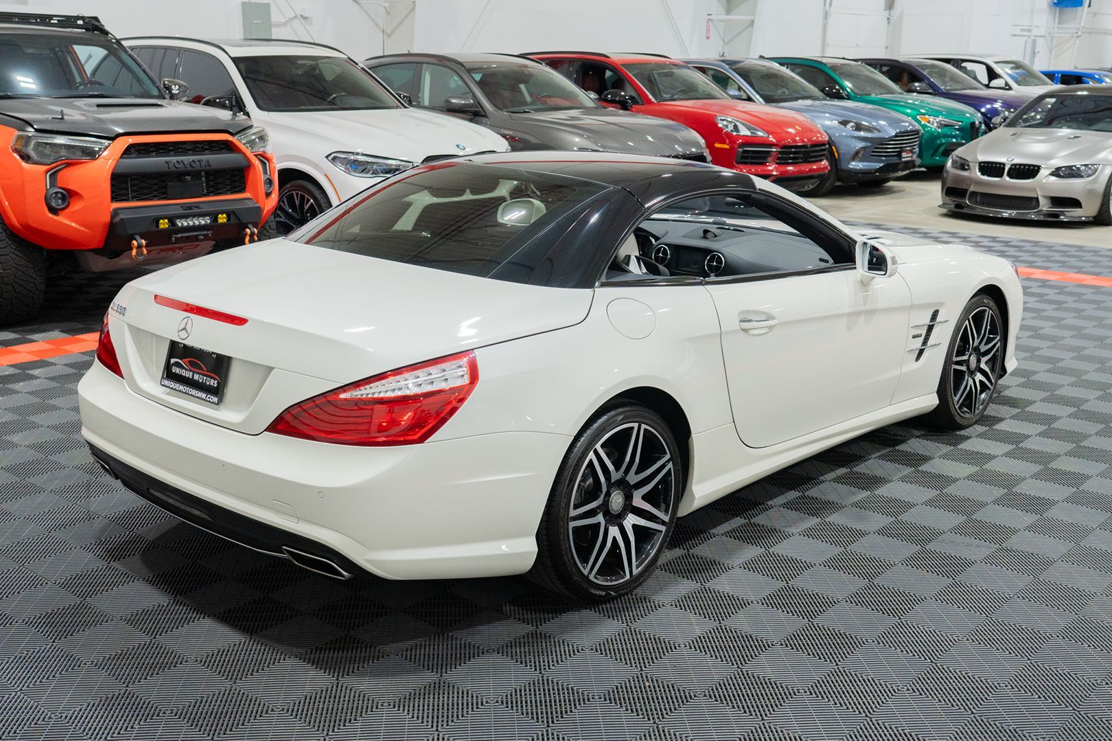 Photo 44 of this Mercedes-Benz SL550