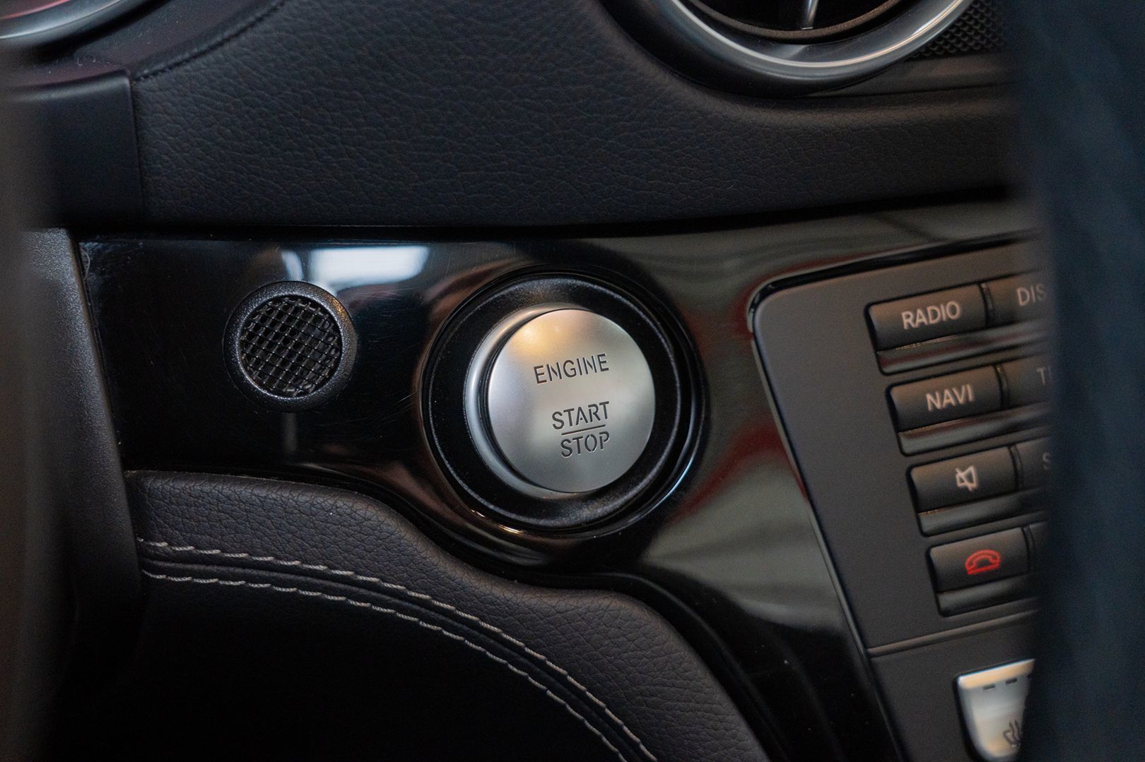 Photo 35 of this Mercedes-Benz SL550