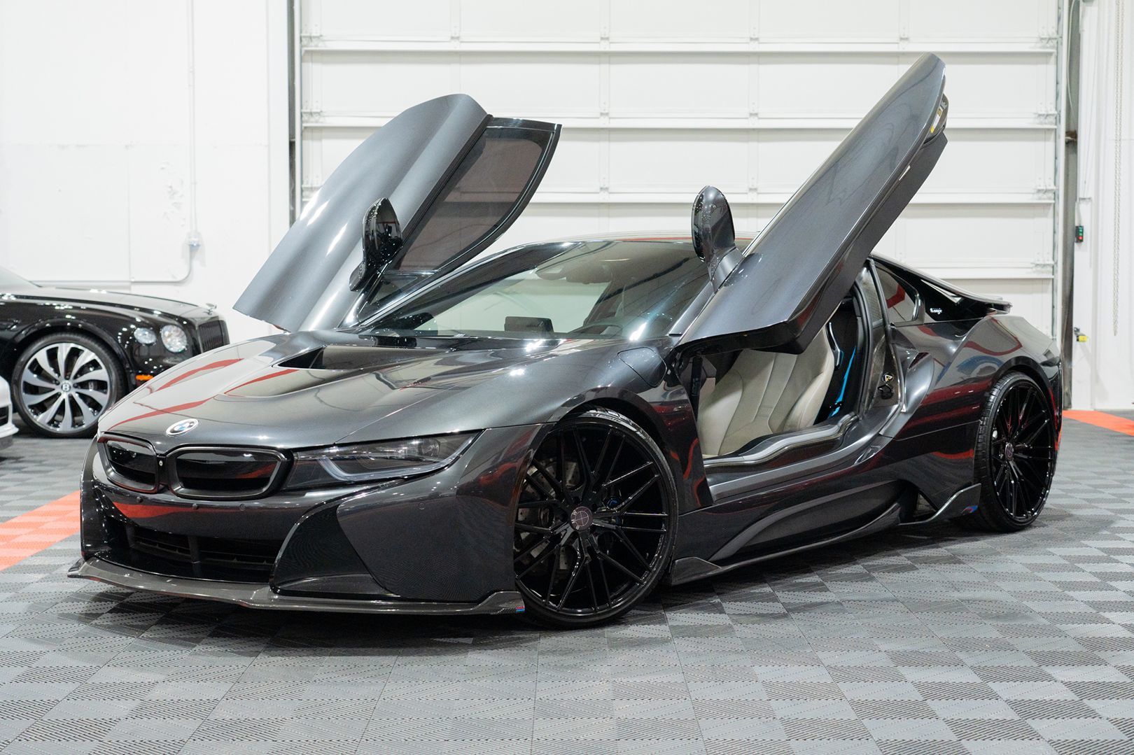 Photo 2 of this BMW i8