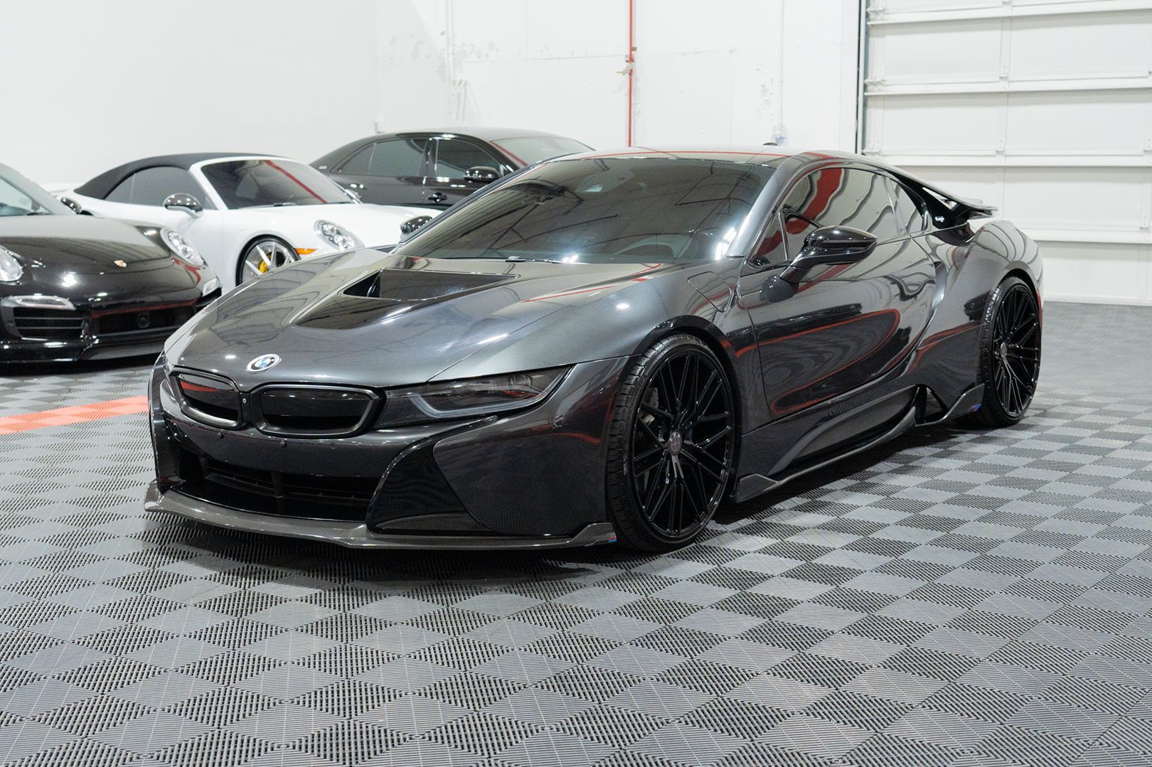 Photo 4 of this BMW i8