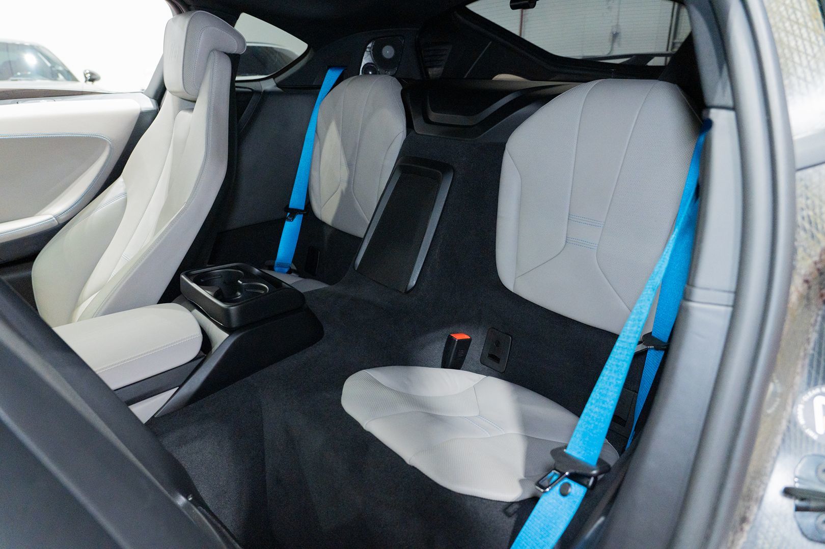 Photo 29 of this BMW i8