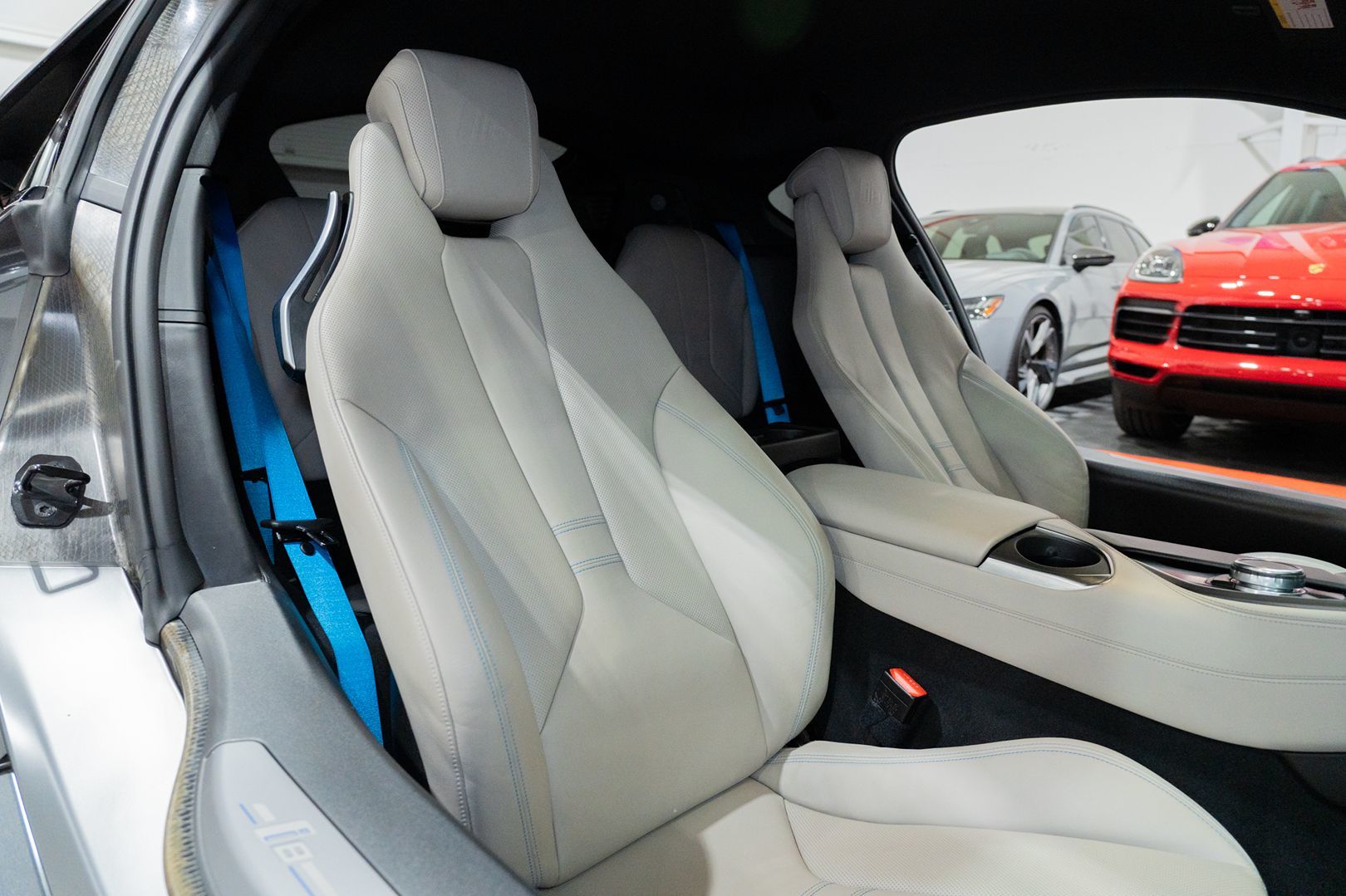 Photo 32 of this BMW i8