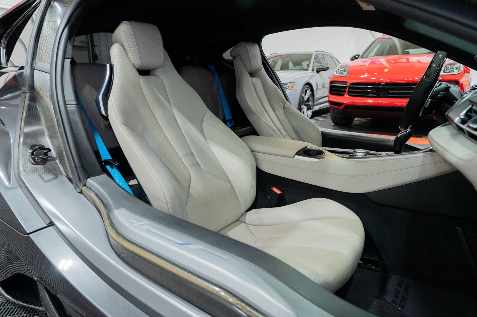 Photo 31 of this BMW i8
